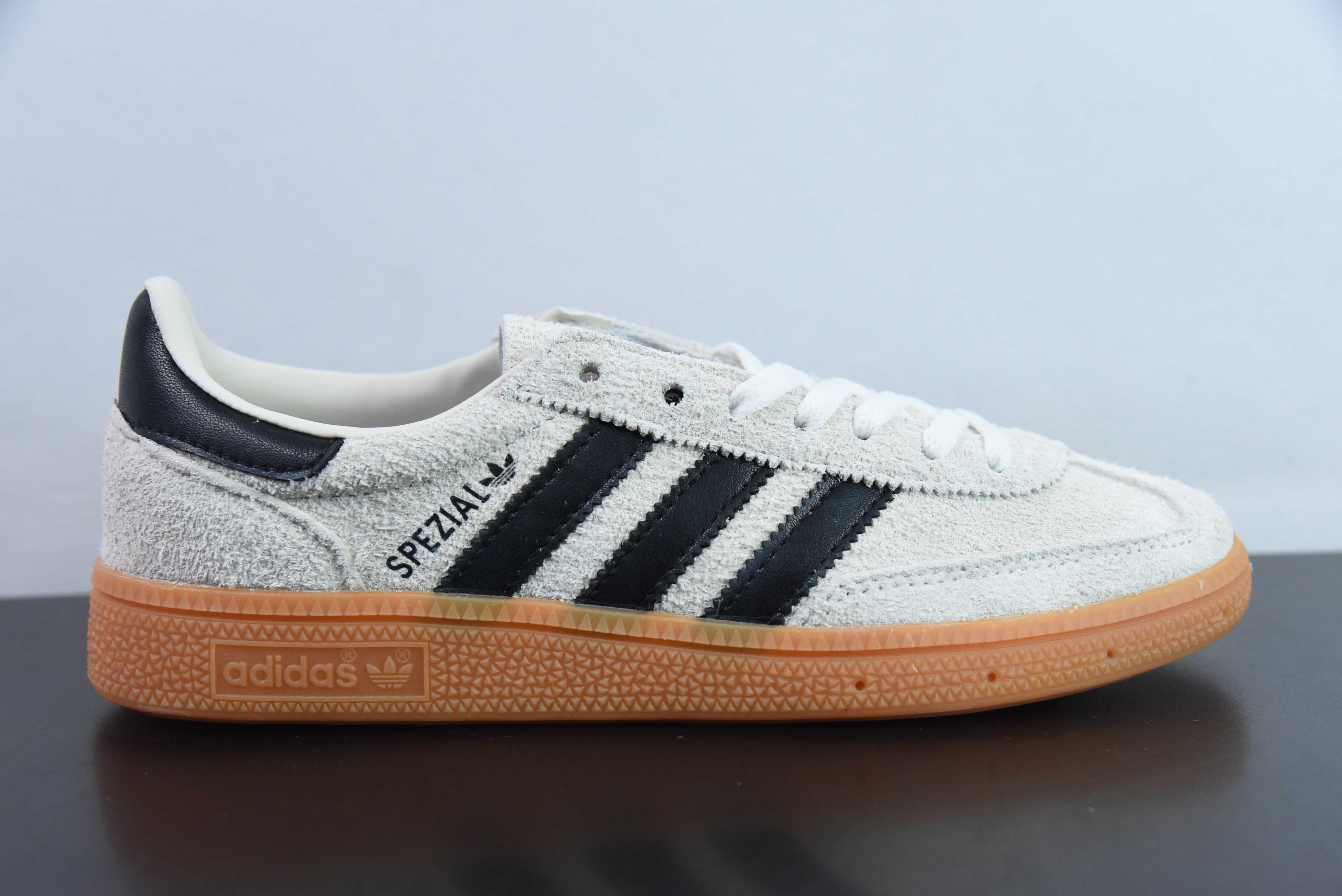 아디다스 핸드볼 스페시알 아디다스 클래식 빈티지 캐주얼 슈즈 아이템 번호: IF6562 사이즈: 35-45