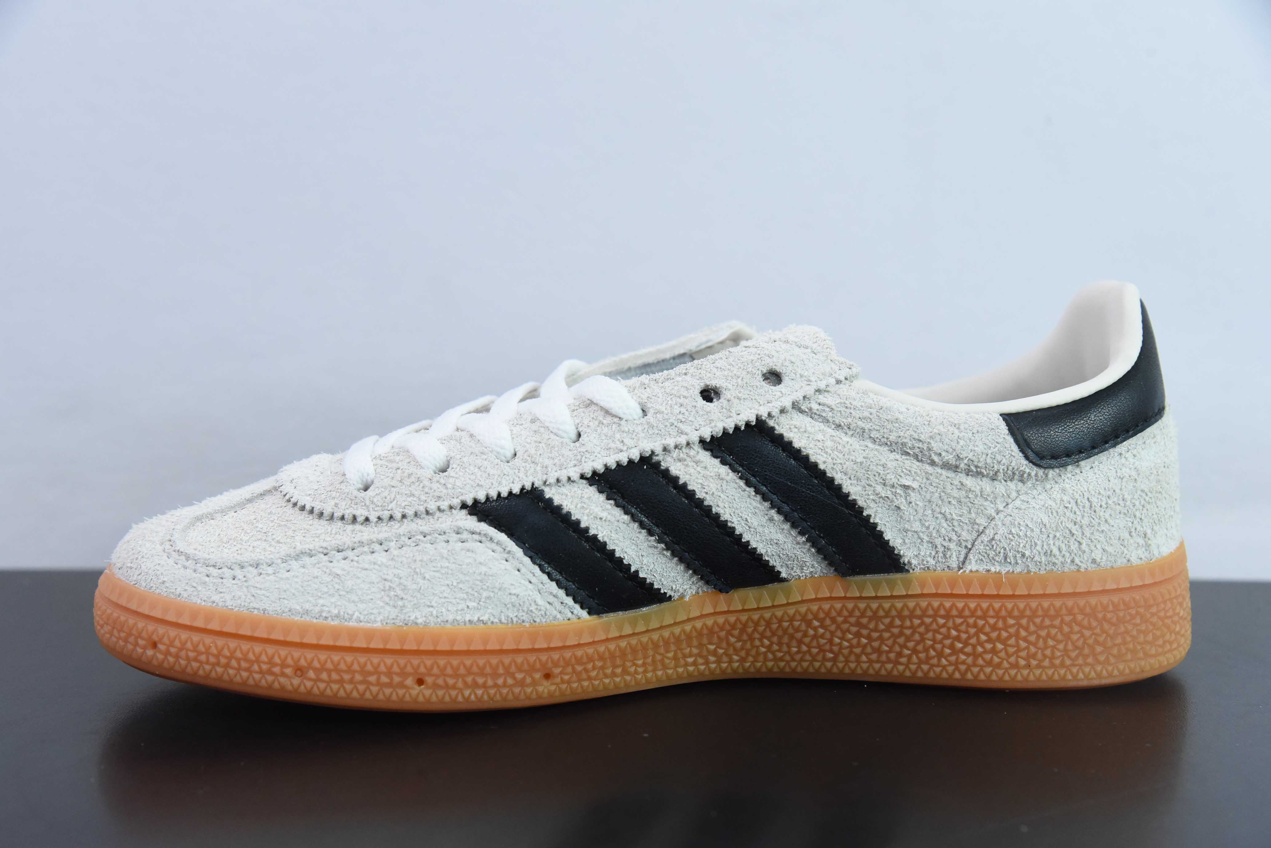 아디다스 핸드볼 스페시알 아디다스 클래식 빈티지 캐주얼 슈즈 아이템 번호: IF6562 사이즈: 35-45