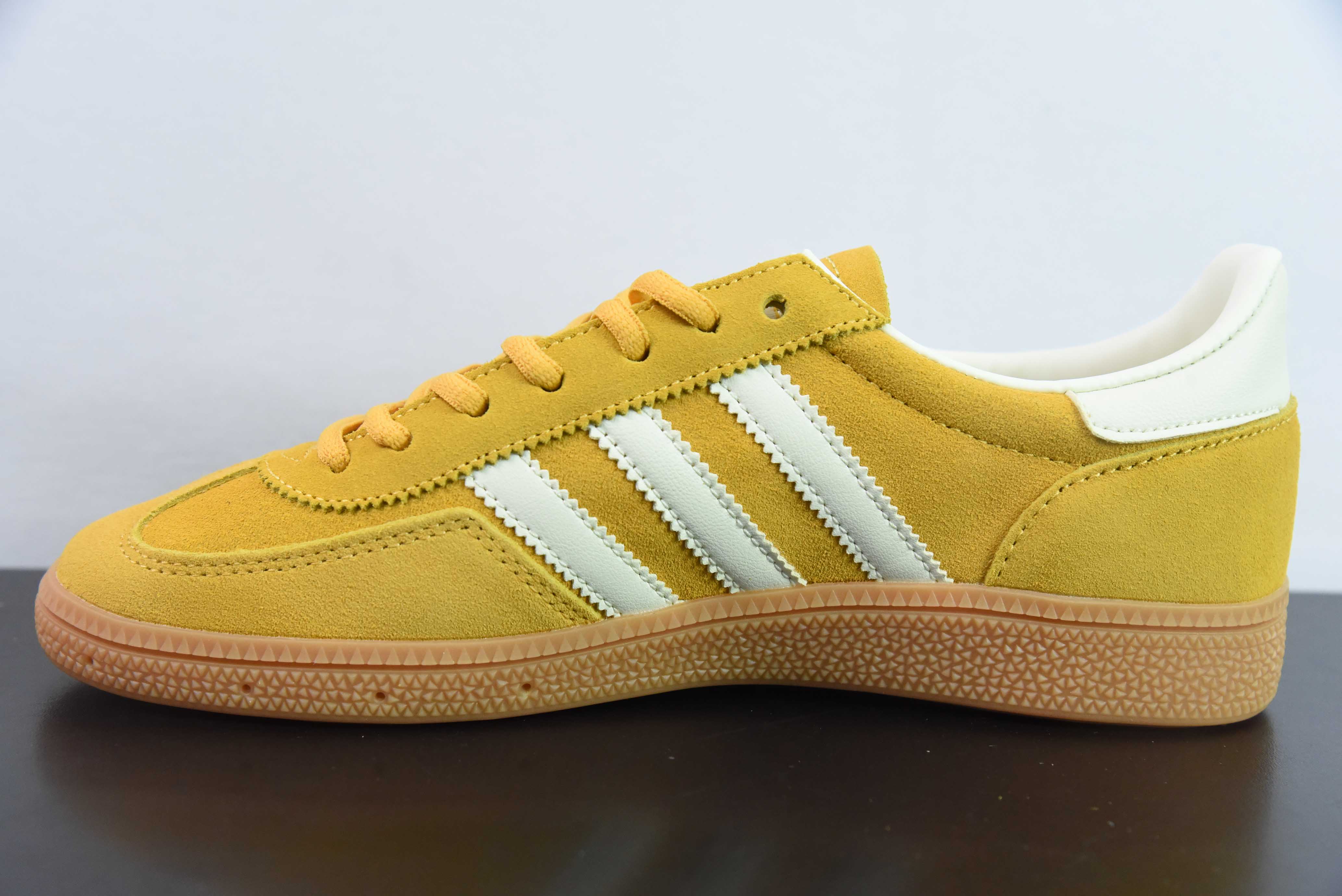 아디다스 핸드볼 스페시알 아디다스 클래식 빈티지 캐주얼 슈즈 상품 번호: IF7088 사이즈: 36-45