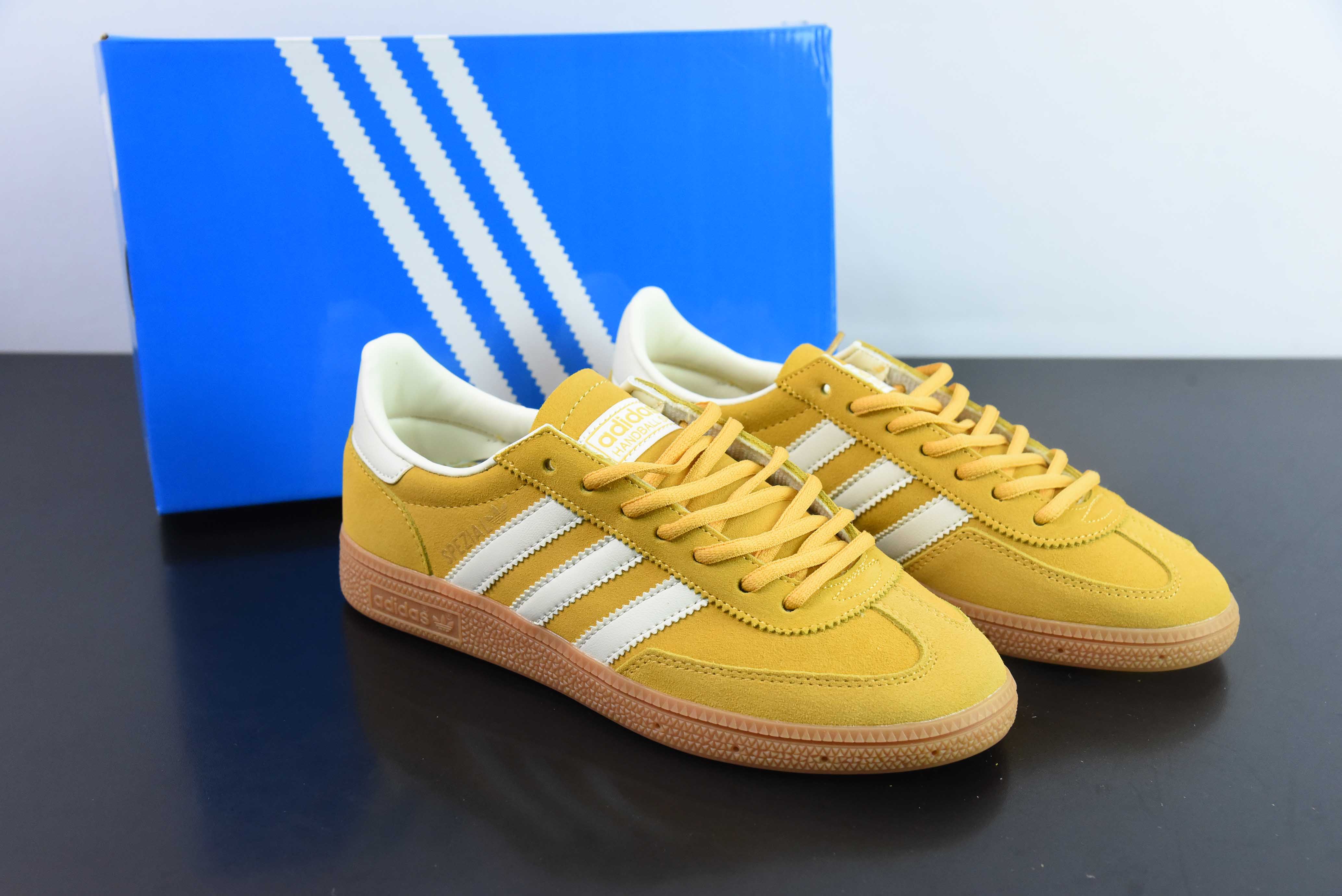 아디다스 핸드볼 스페시알 아디다스 클래식 빈티지 캐주얼 슈즈 상품 번호: IF7088 사이즈: 36-45