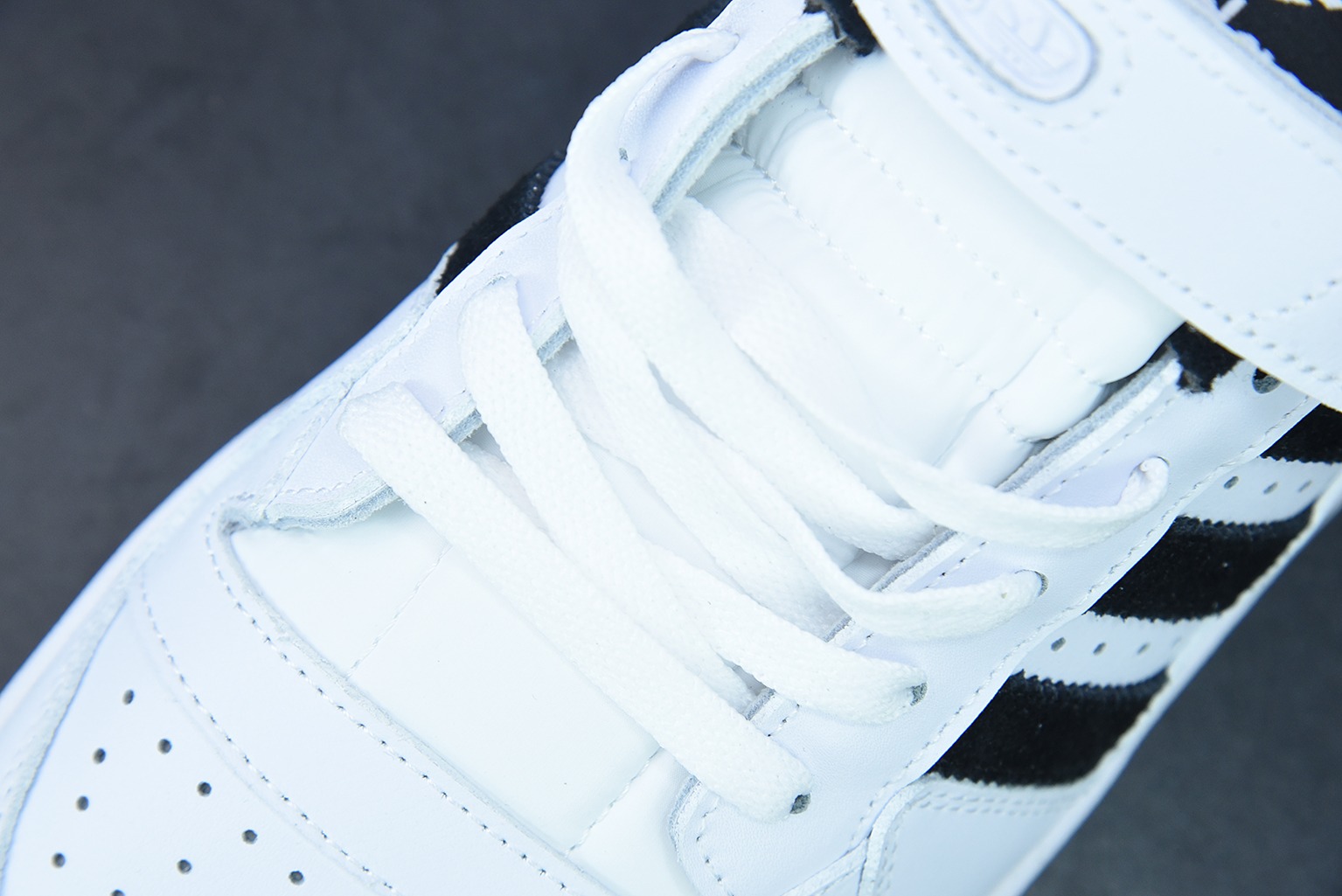 0O5M3 아디다스 오리지널스 포럼 84 로우