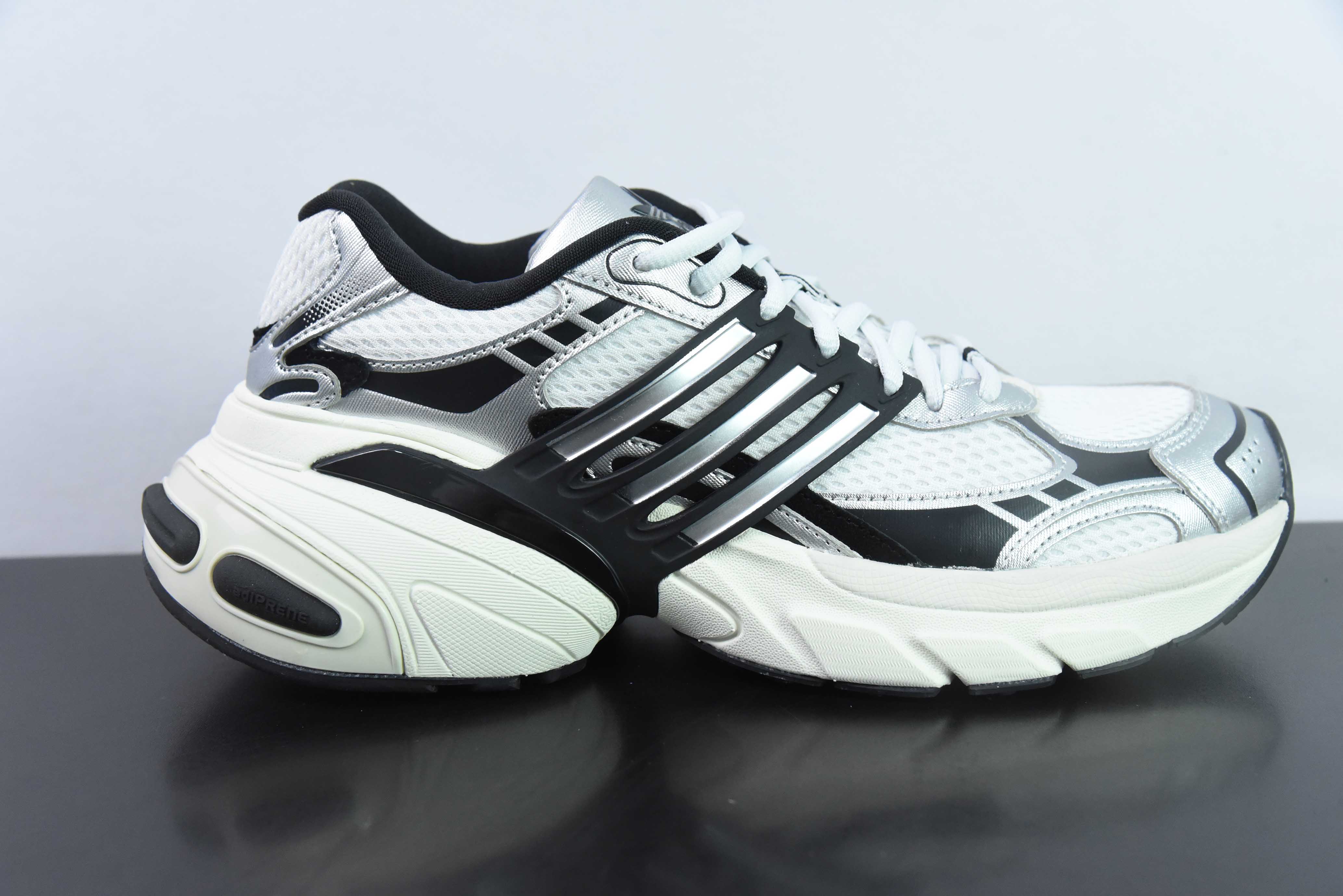 아디스타 XLG 아디 컴포트 미끄럼 방지 로우탑 운동화 아이템 번호: IH3381 사이즈: 36-45