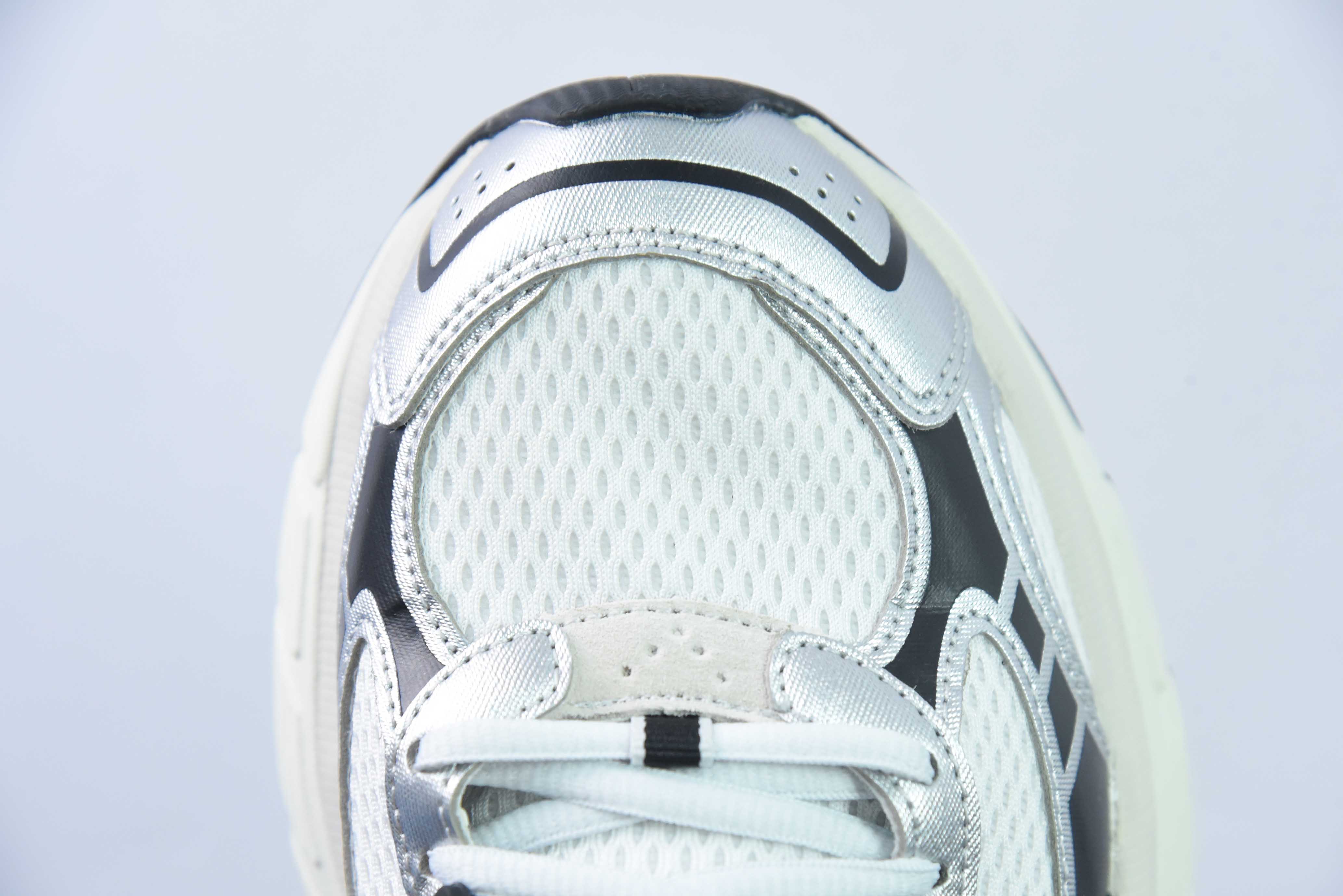 아디스타 XLG 아디 컴포트 미끄럼 방지 로우탑 운동화 아이템 번호: IH3381 사이즈: 36-45