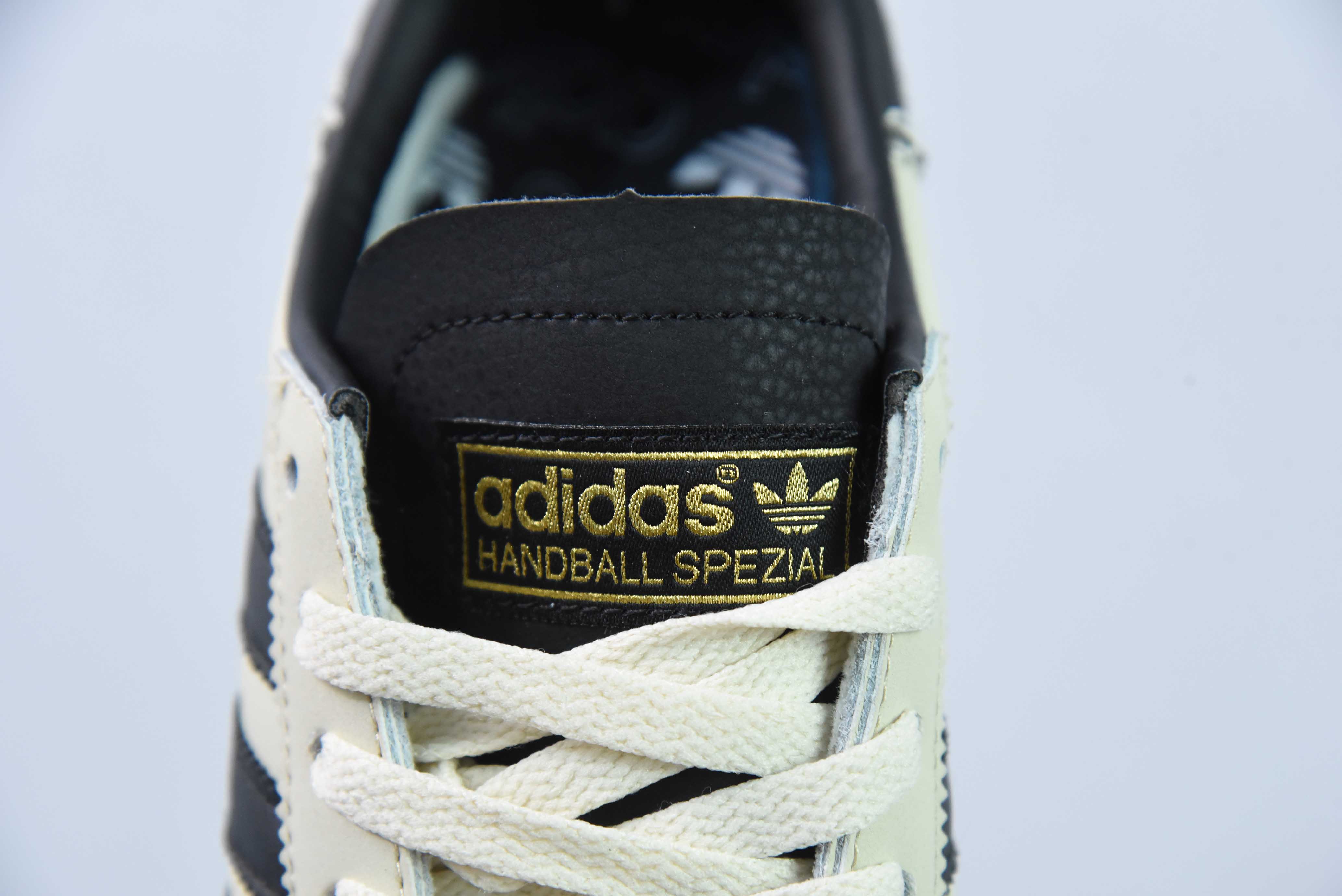 아디다스 오리지널스 핸드볼 스페시알 '원더 베이지' 마크 라인 아이템 번호: IE3698 사이즈: 36-45