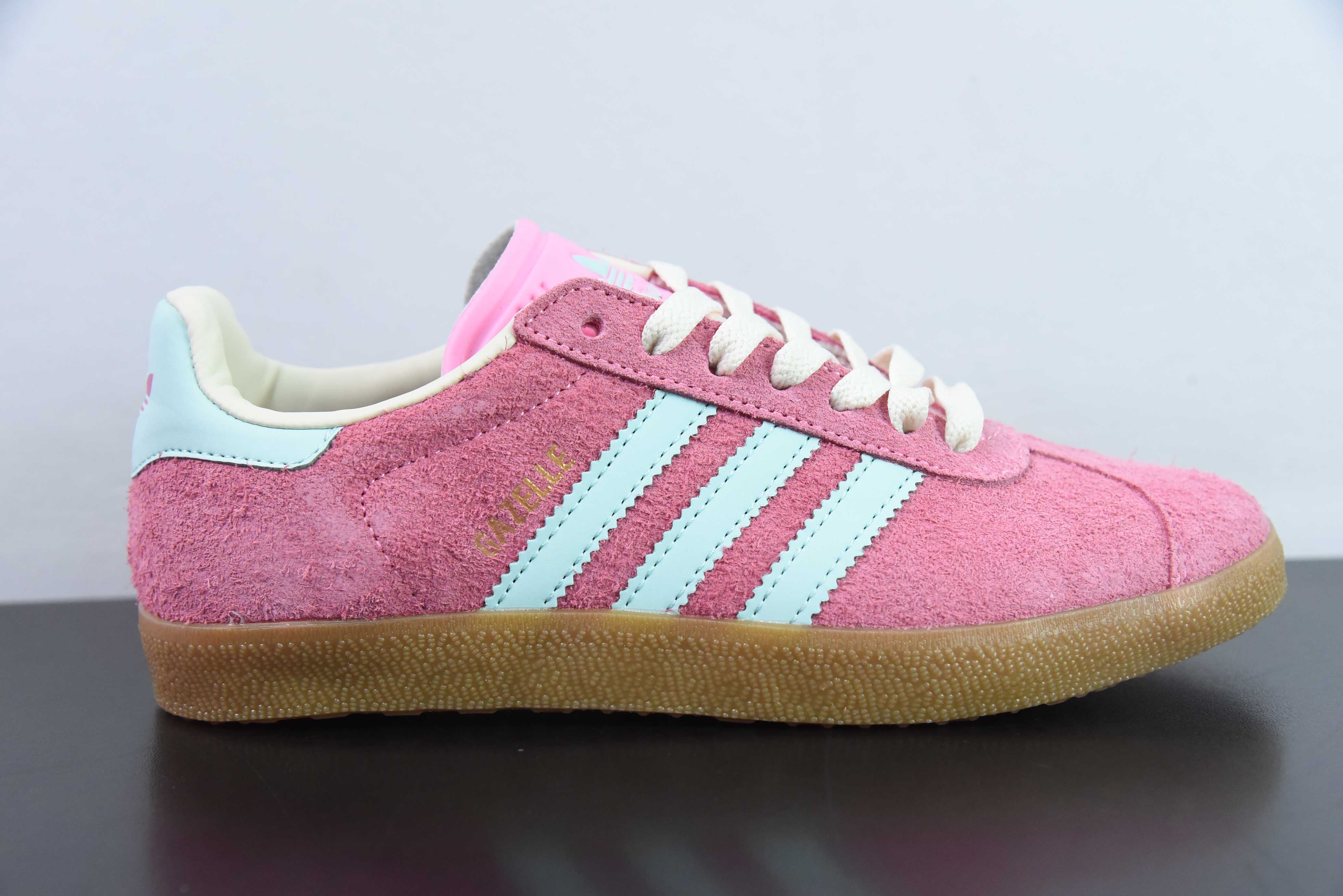 아디다스 오리지널스 가젤 인도어 샴록 캐주얼 슬립 방지 로우탑 보드 슈즈 아이템 번호: IH5015 사이즈: 36-45