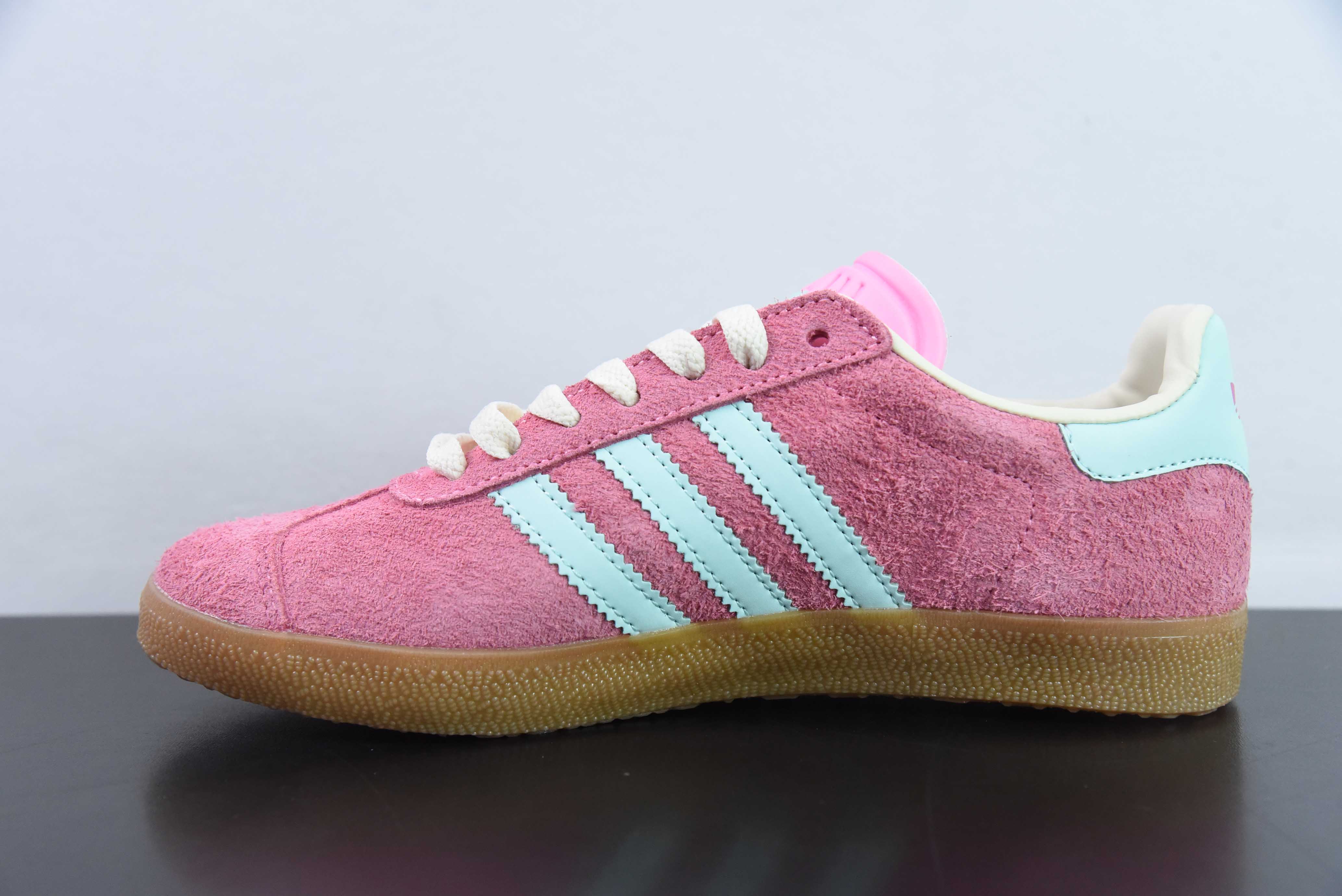 아디다스 오리지널스 가젤 인도어 샴록 캐주얼 슬립 방지 로우탑 보드 슈즈 아이템 번호: IH5015 사이즈: 36-45