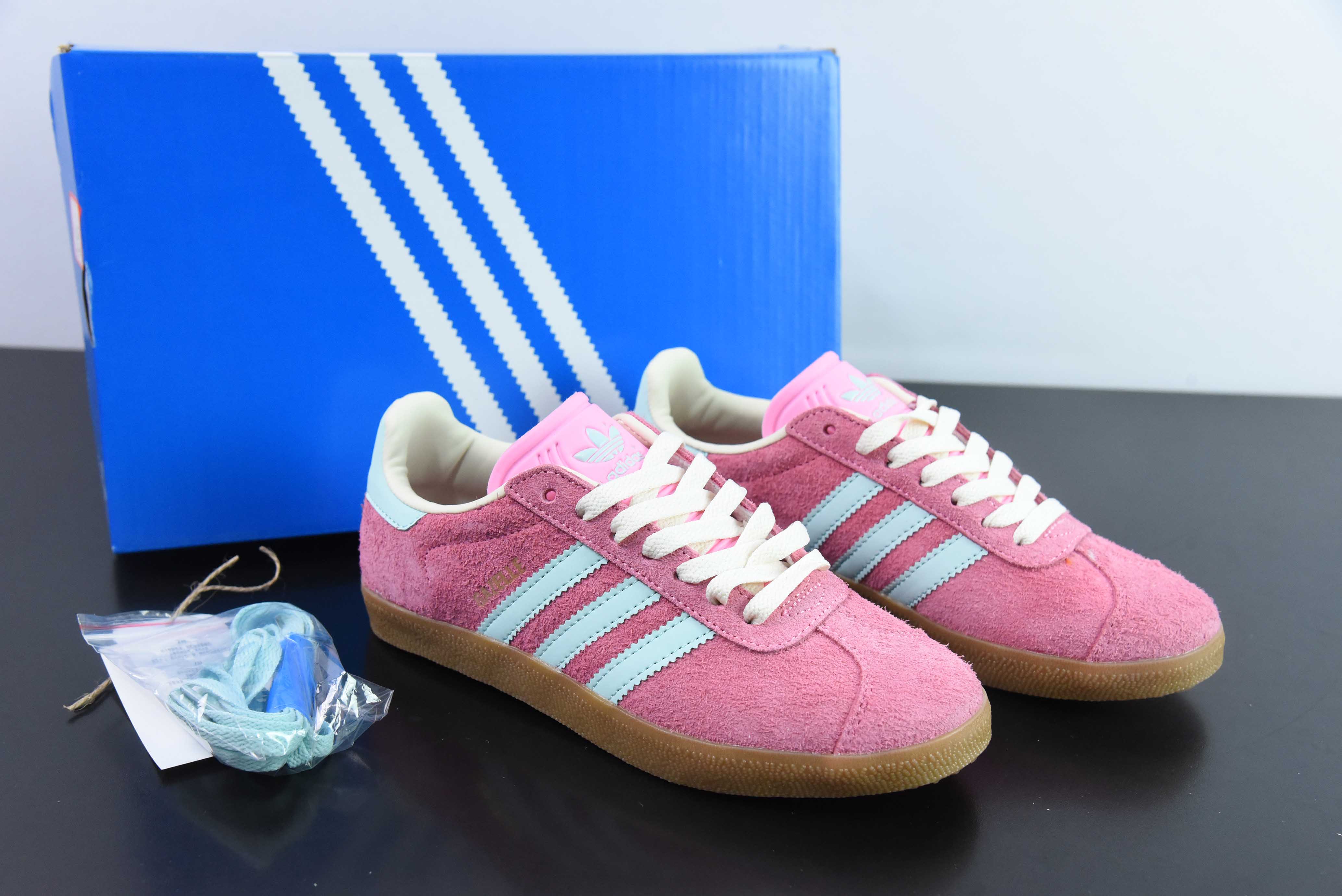 아디다스 오리지널스 가젤 인도어 샴록 캐주얼 슬립 방지 로우탑 보드 슈즈 아이템 번호: IH5015 사이즈: 36-45