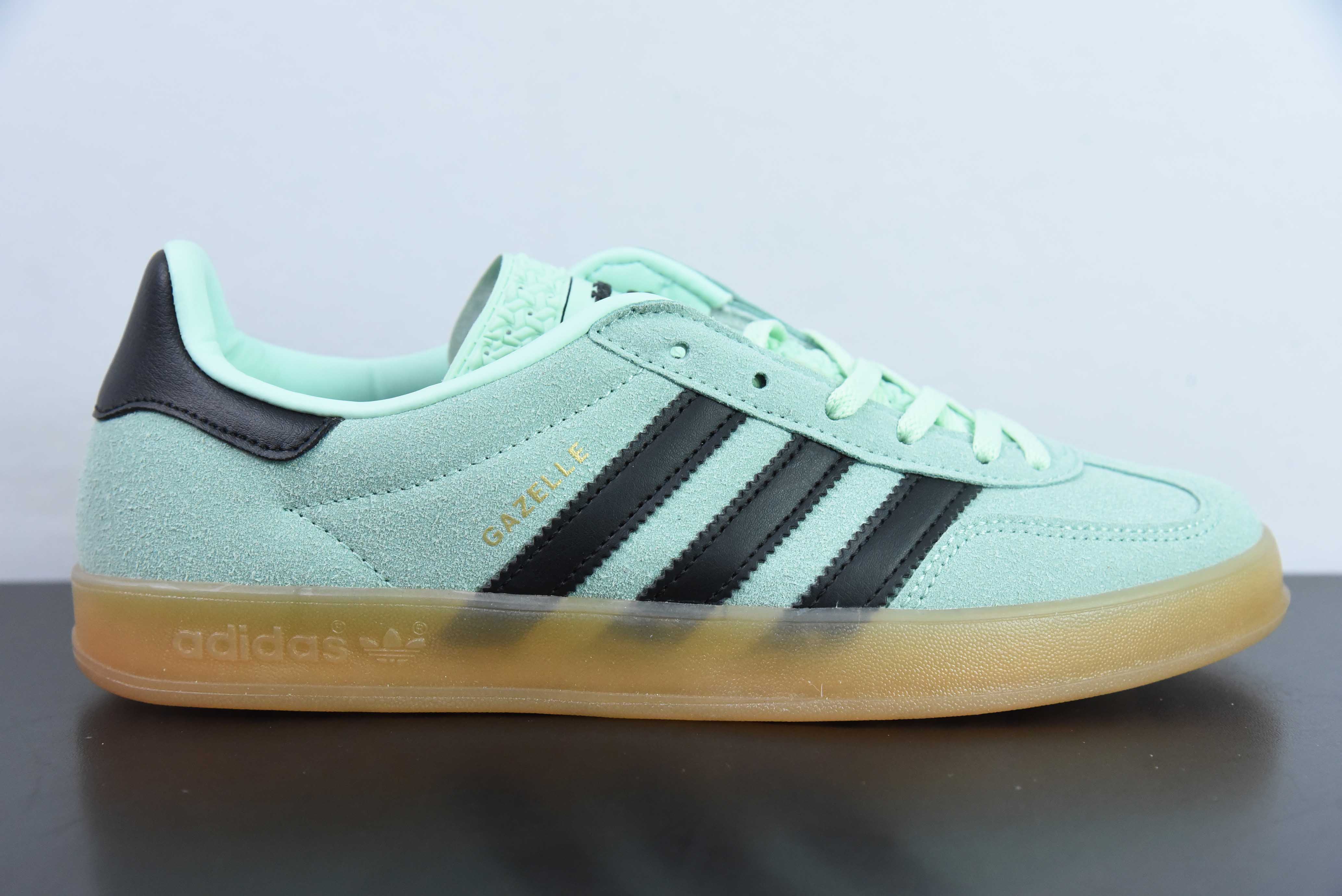 아디다스 클로버 드 트레이닝화 아디다스 오리지널스 가젤 실내 논슬립 로우탑 보드숏 T-토 슈즈 블랙 그린 품목 번호: IH7488 사이즈: 36-45