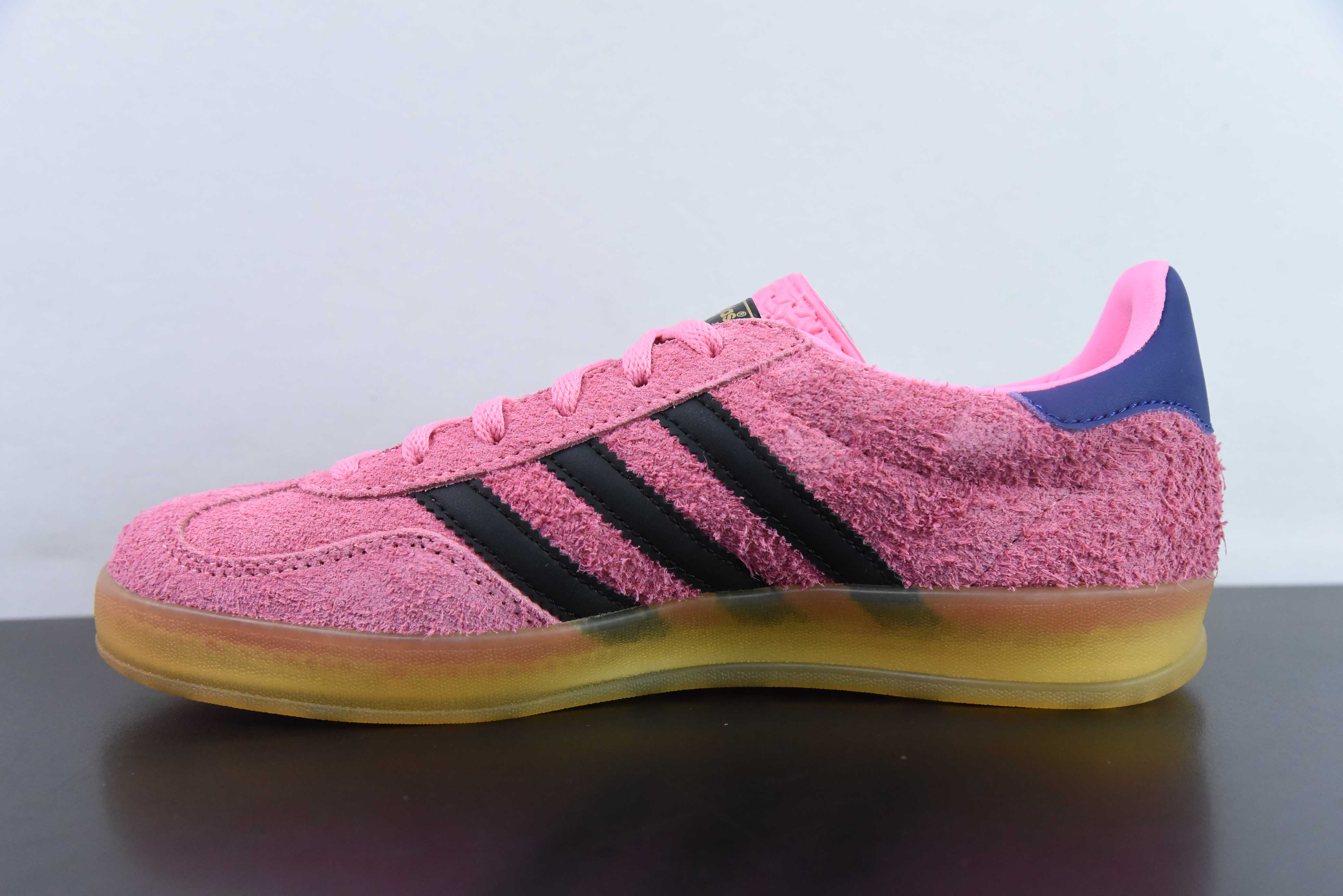 Adi AD 아디다스 오리지널스 가젤 인도어 핑크와 블랙 아이템 번호: IE7002 사이즈: 35.5-44