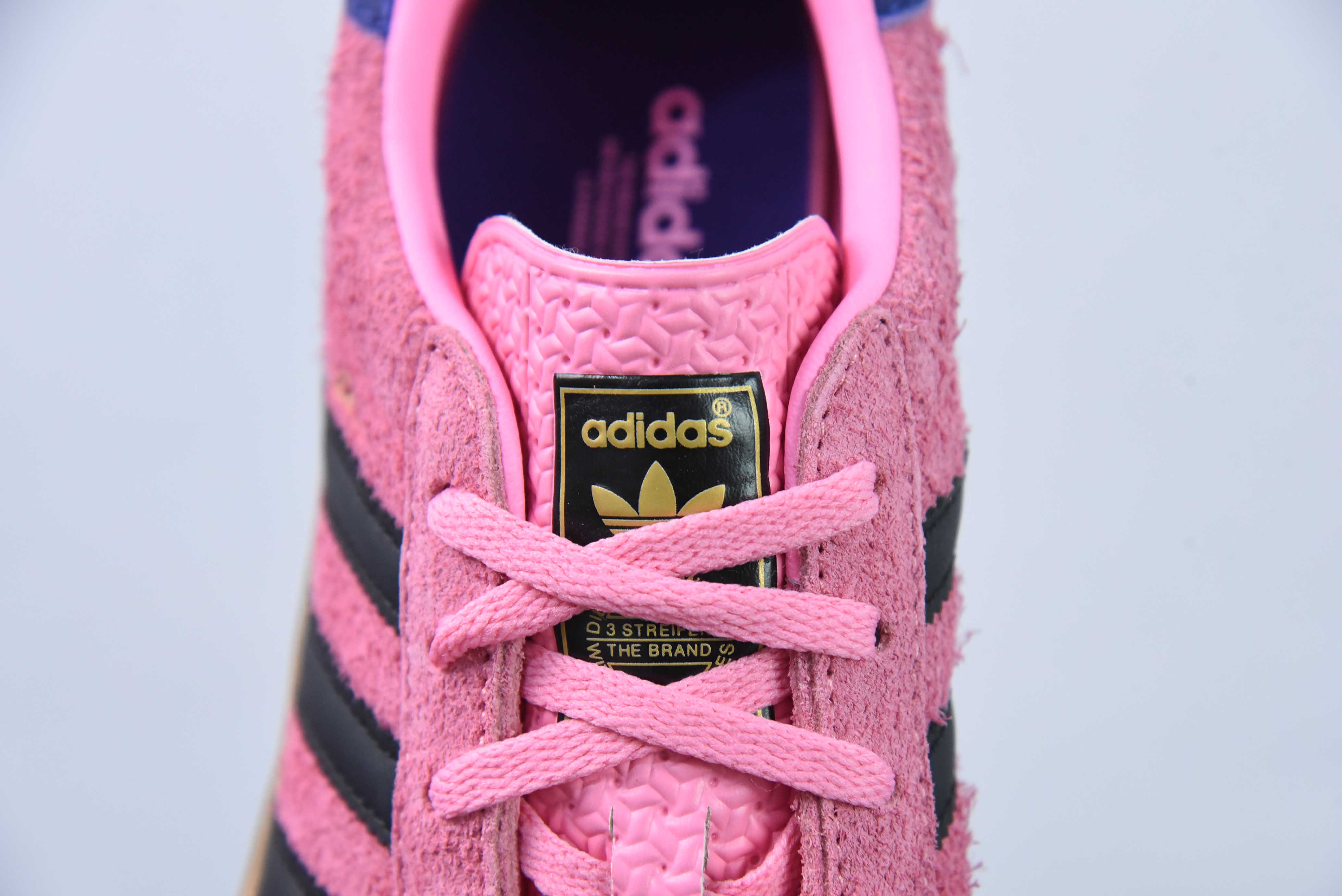 Adi AD 아디다스 오리지널스 가젤 인도어 핑크와 블랙 아이템 번호: IE7002 사이즈: 35.5-44