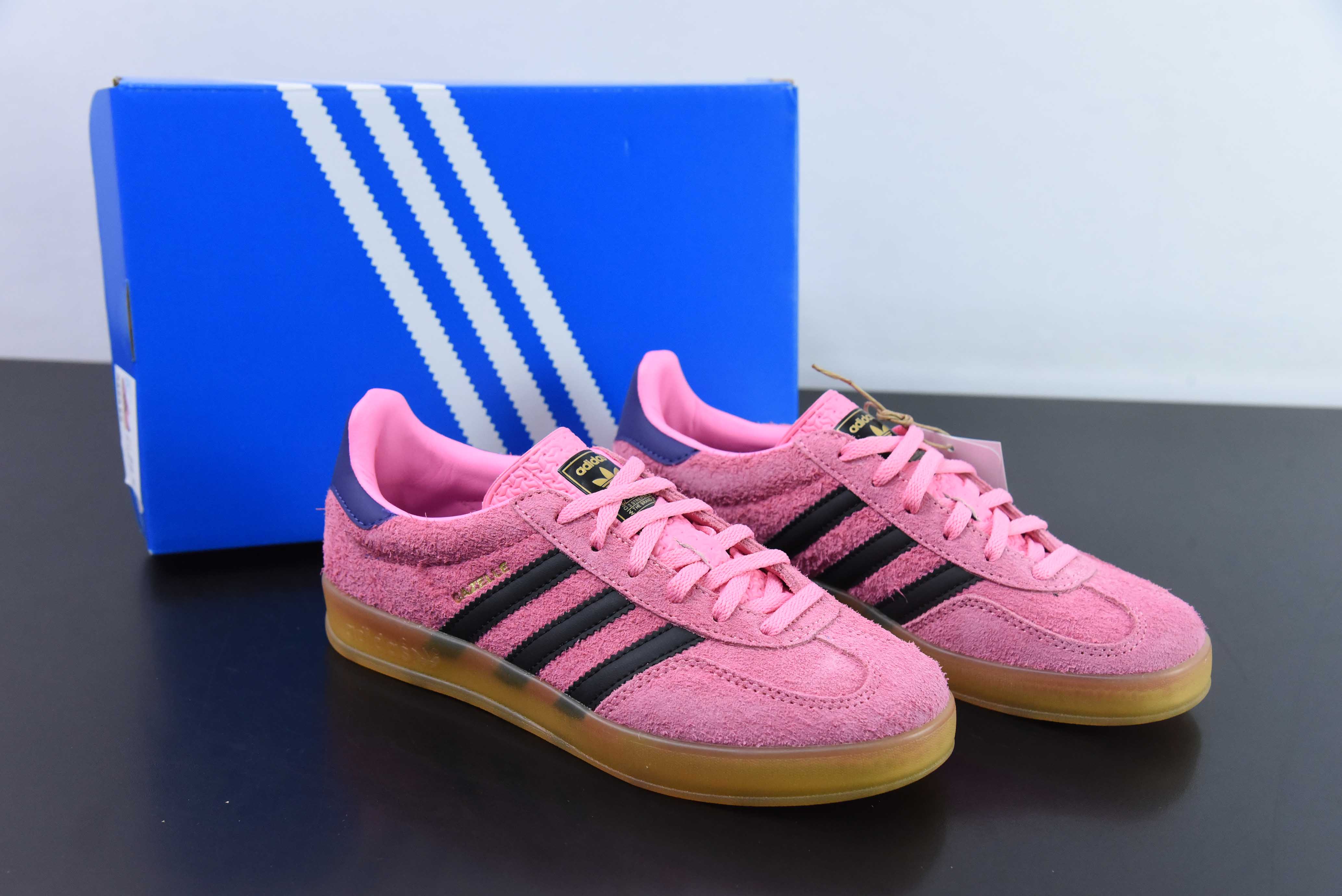 Adi AD 아디다스 오리지널스 가젤 인도어 핑크와 블랙 아이템 번호: IE7002 사이즈: 35.5-44
