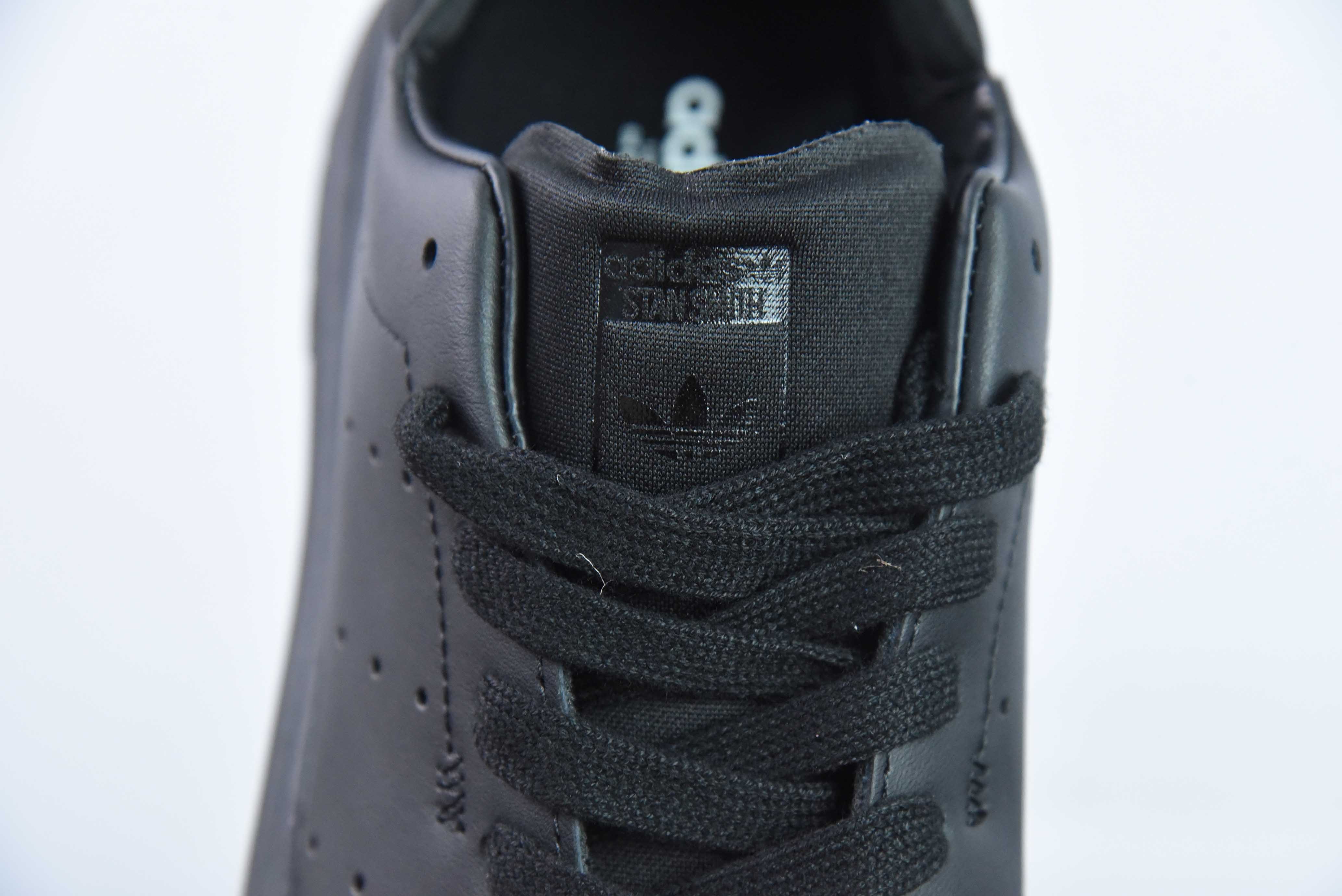 아디다스 오리지널스 스탠 스미스 PE 스미스 브레드 시리즈 로우탑 경량 머핀 클래식 다용도 레트로 캐주얼 스포츠 두꺼운 바닥판 신발 아이템 번호: IE0450 블랙 사이즈: 36-45