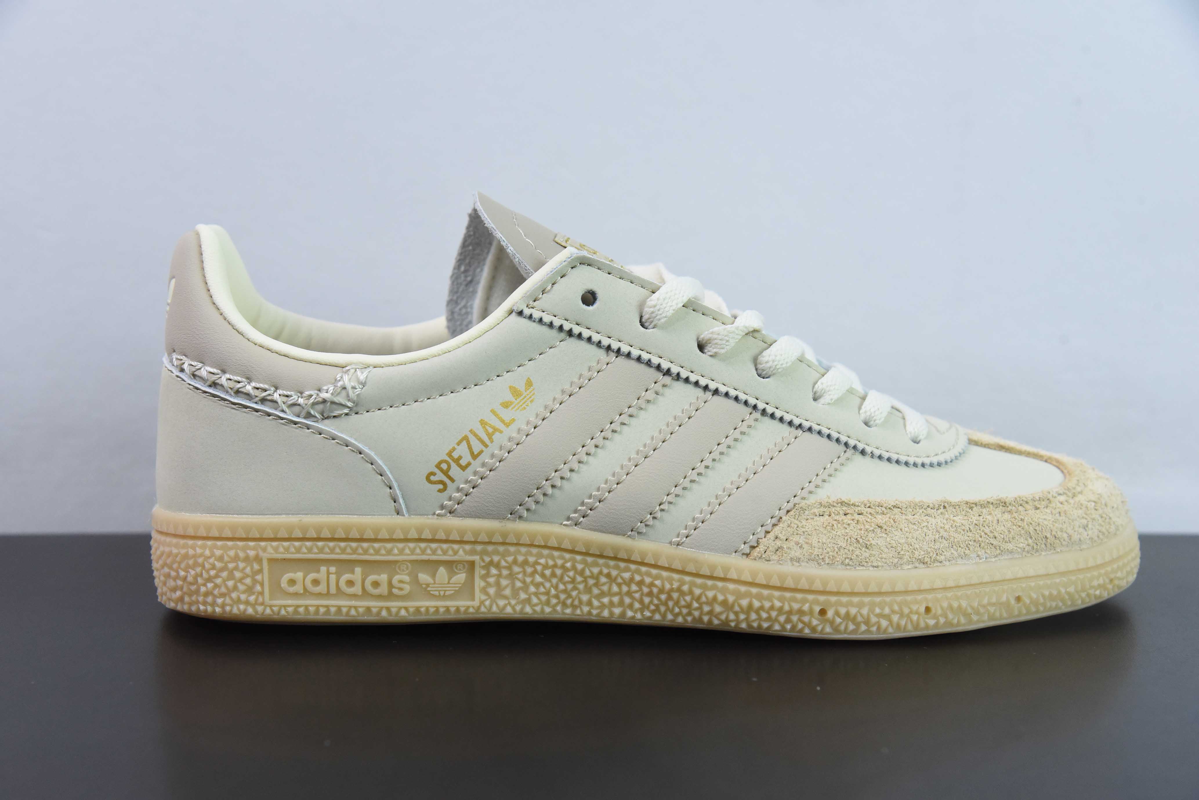 아디다스 클로버 아디다스 오리지널스 삼바 비건 OG SPD 삼바 캐주얼 스니커즈 본 화이트 아이템 번호: IE3699 사이즈 36-45