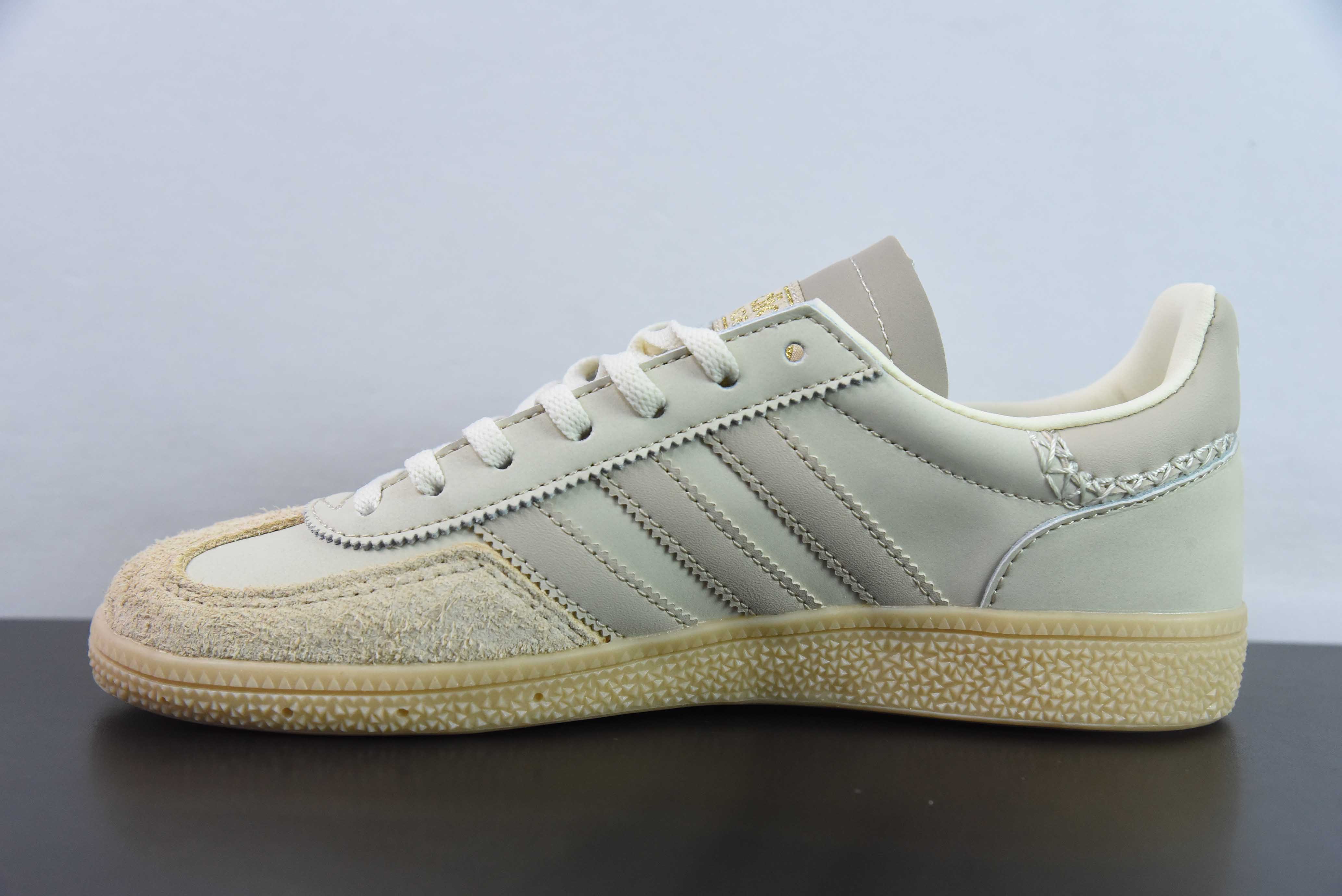 아디다스 클로버 아디다스 오리지널스 삼바 비건 OG SPD 삼바 캐주얼 스니커즈 본 화이트 아이템 번호: IE3699 사이즈 36-45