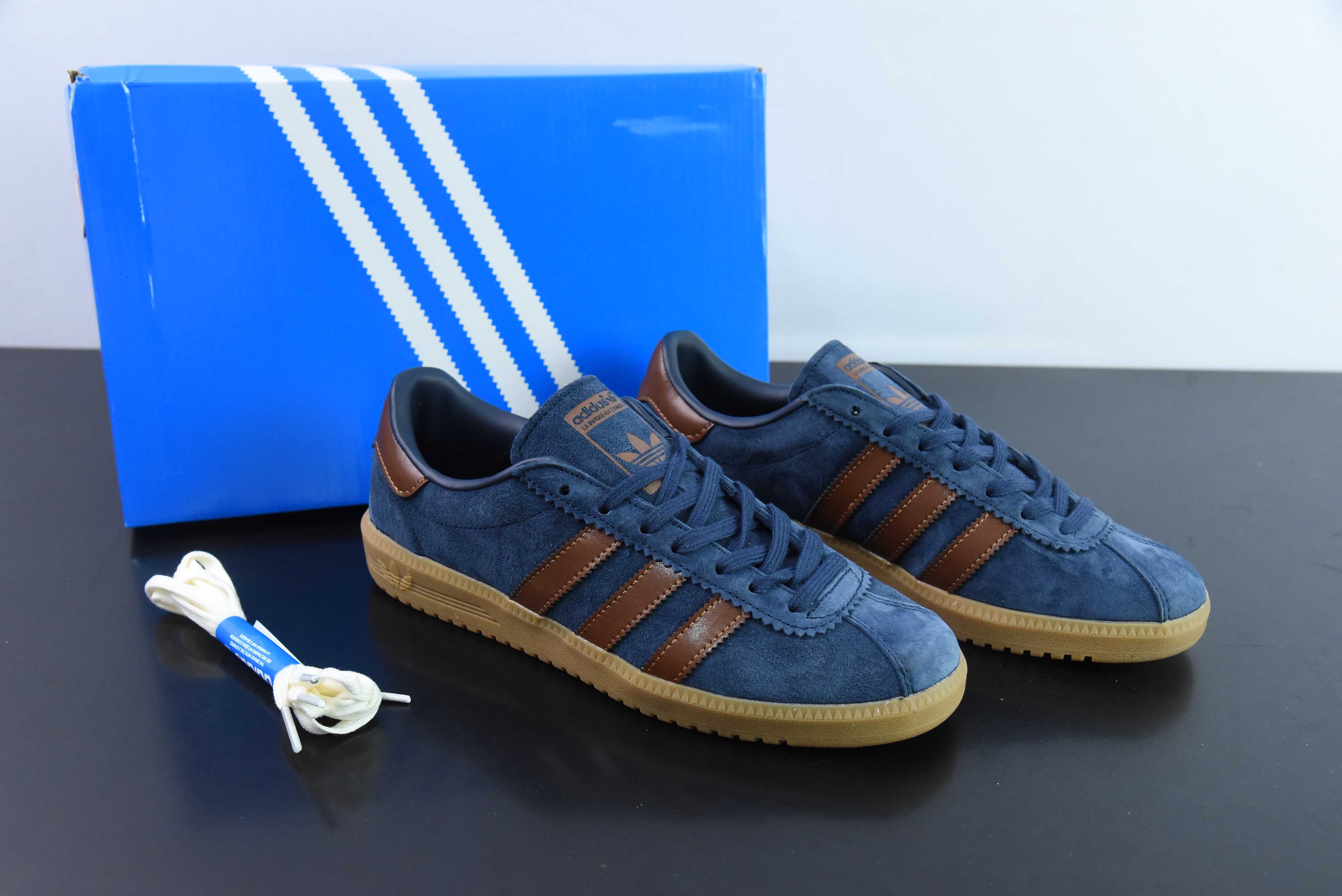 아디다스 오리지널스 버뮤다 스웨이드 미끄럼 방지 경량 로우탑 보드숏 아이템 번호: JI4278 사이즈: 36-45