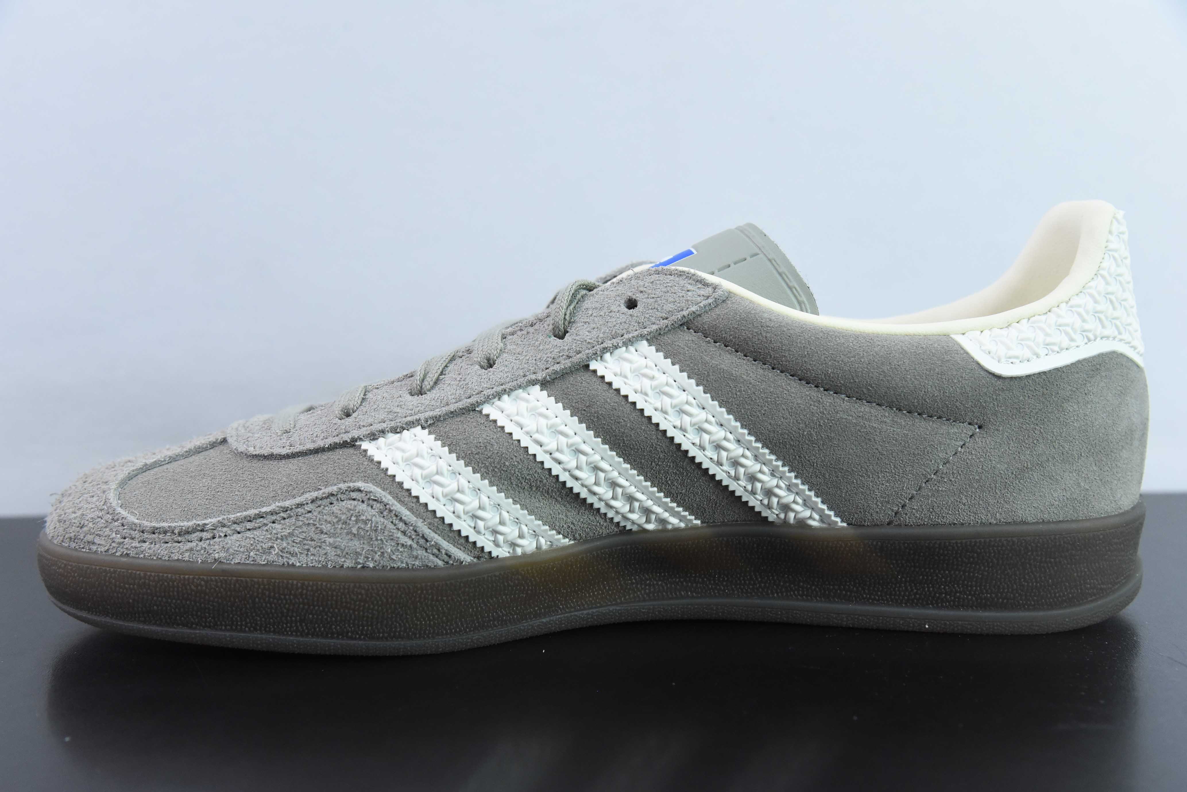 AD 오리지널 가젤 인도어 트레이너 가젤 인도어 슈즈 시리즈 로우탑 레트로 빈티지 매칭 캐주얼 운동 독일 트레이닝 스타일 보드 슈즈 아이템 번호: IF1807 사이즈: 35-46