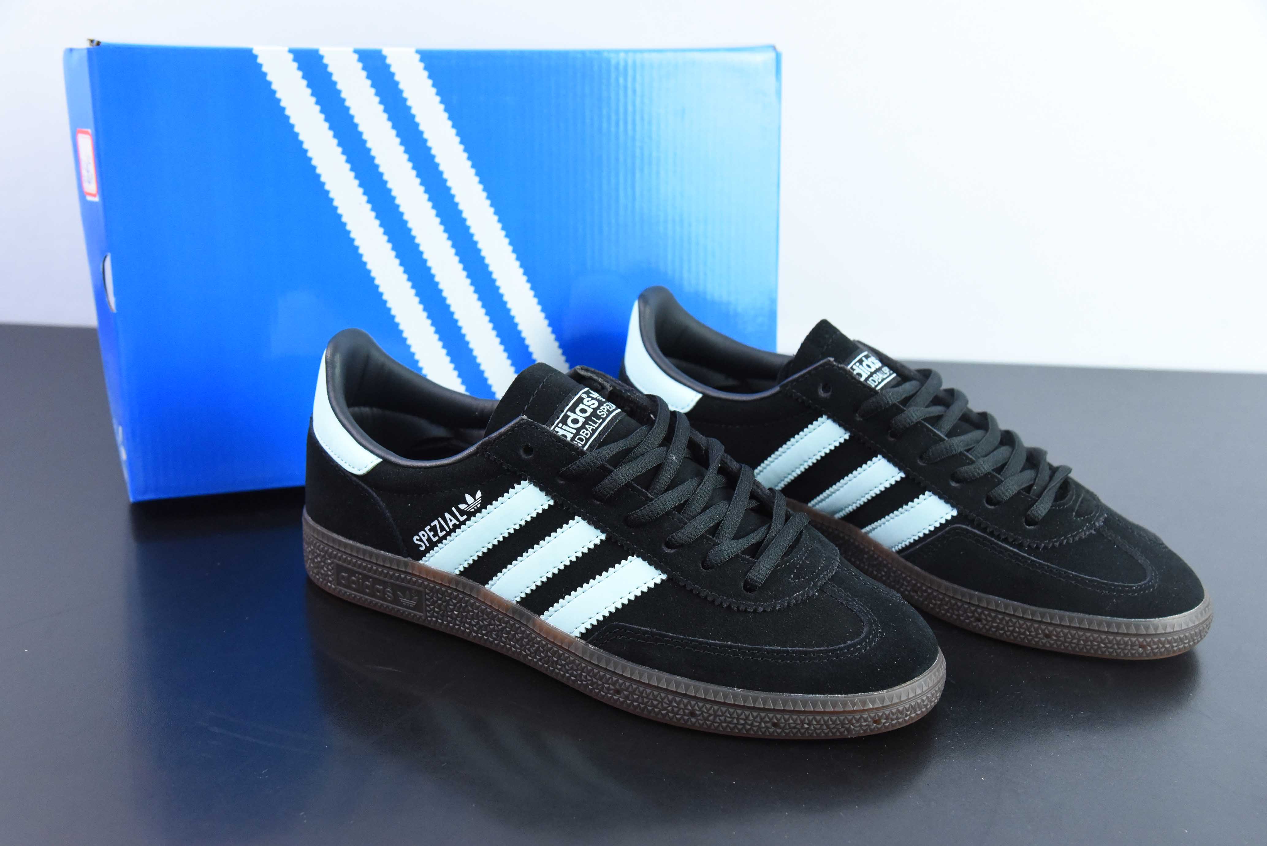 아디다스 클로버 드 트레이닝 슈즈 아디다스 오리지널스 핸드볼 Spzl 내마모성 로우탑 크리켓 슈즈 SP 블랙 블루 아이템 번호: IH7491 사이즈: 36-45