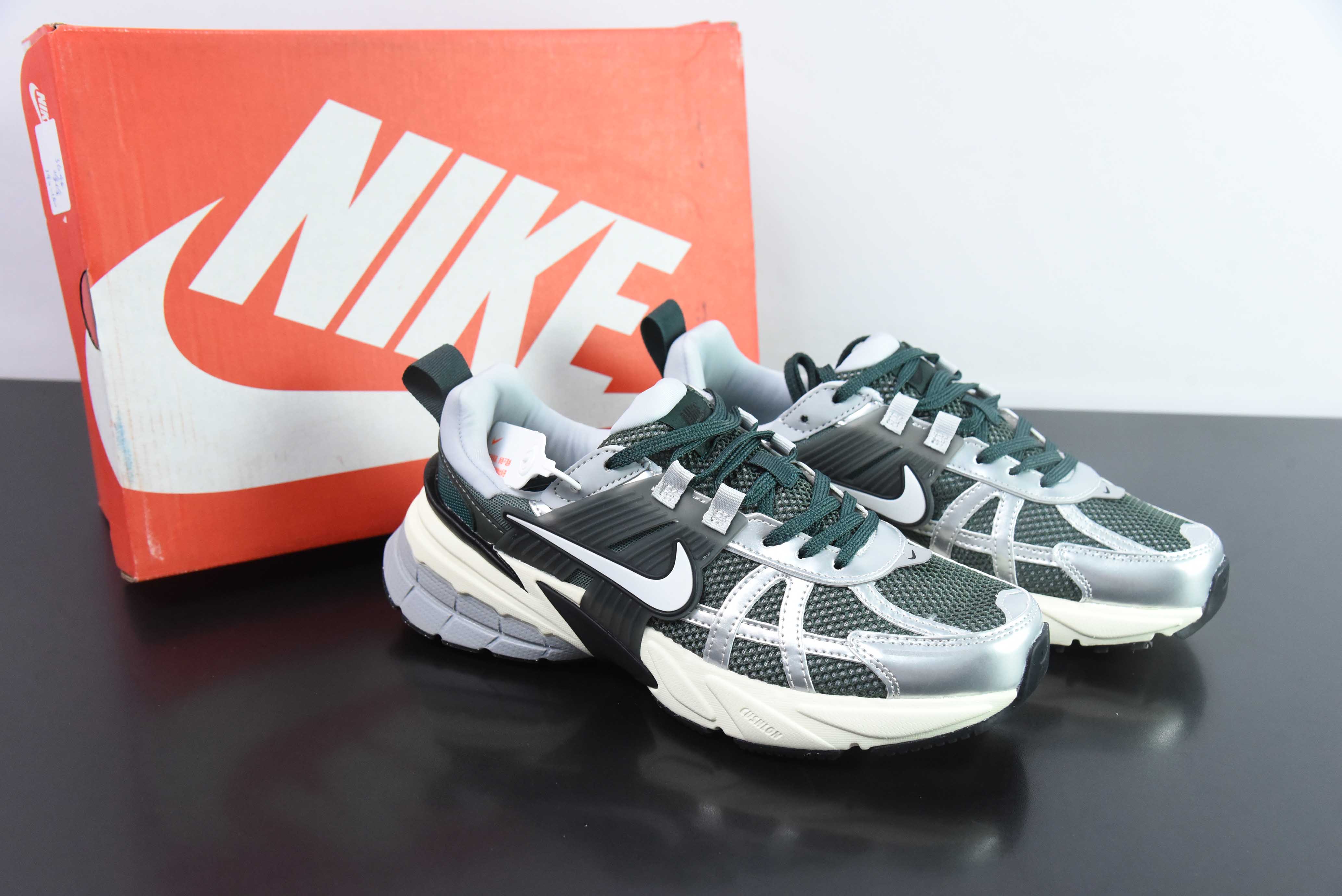 NK V2K 런텍 충격 흡수 미끄럼 방지 로우탑 빈티지 아빠 신발 러닝화 아이템 번호: HJ4497-300 사이즈: 36-45