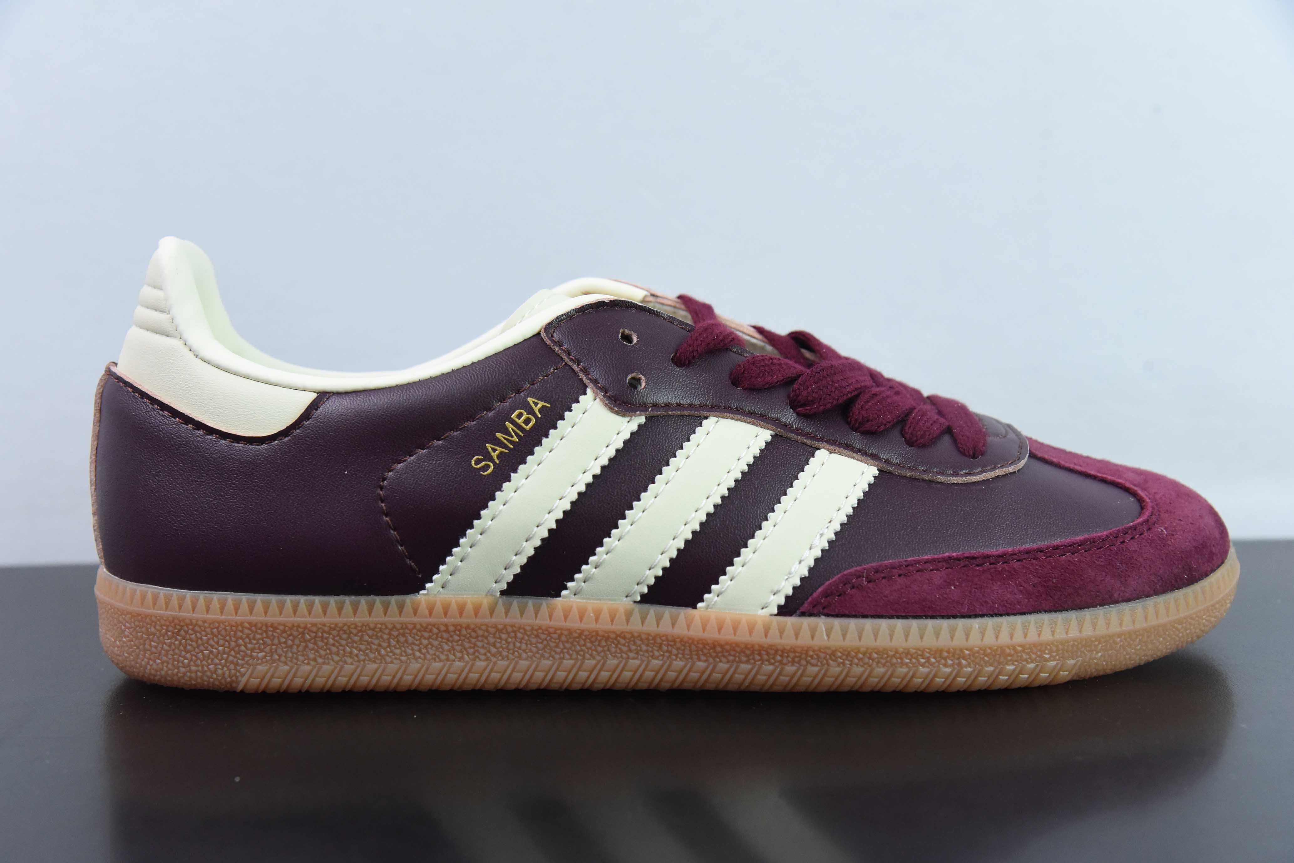 아디다스 오리지널스 삼바 OG 삼바 OG 삼바 시리즈 신사 독일 트레이닝 축구 스타일 로우탑 캐주얼 스니커즈 버건디 브라운 품목 번호: ID0477 사이즈: 35-45