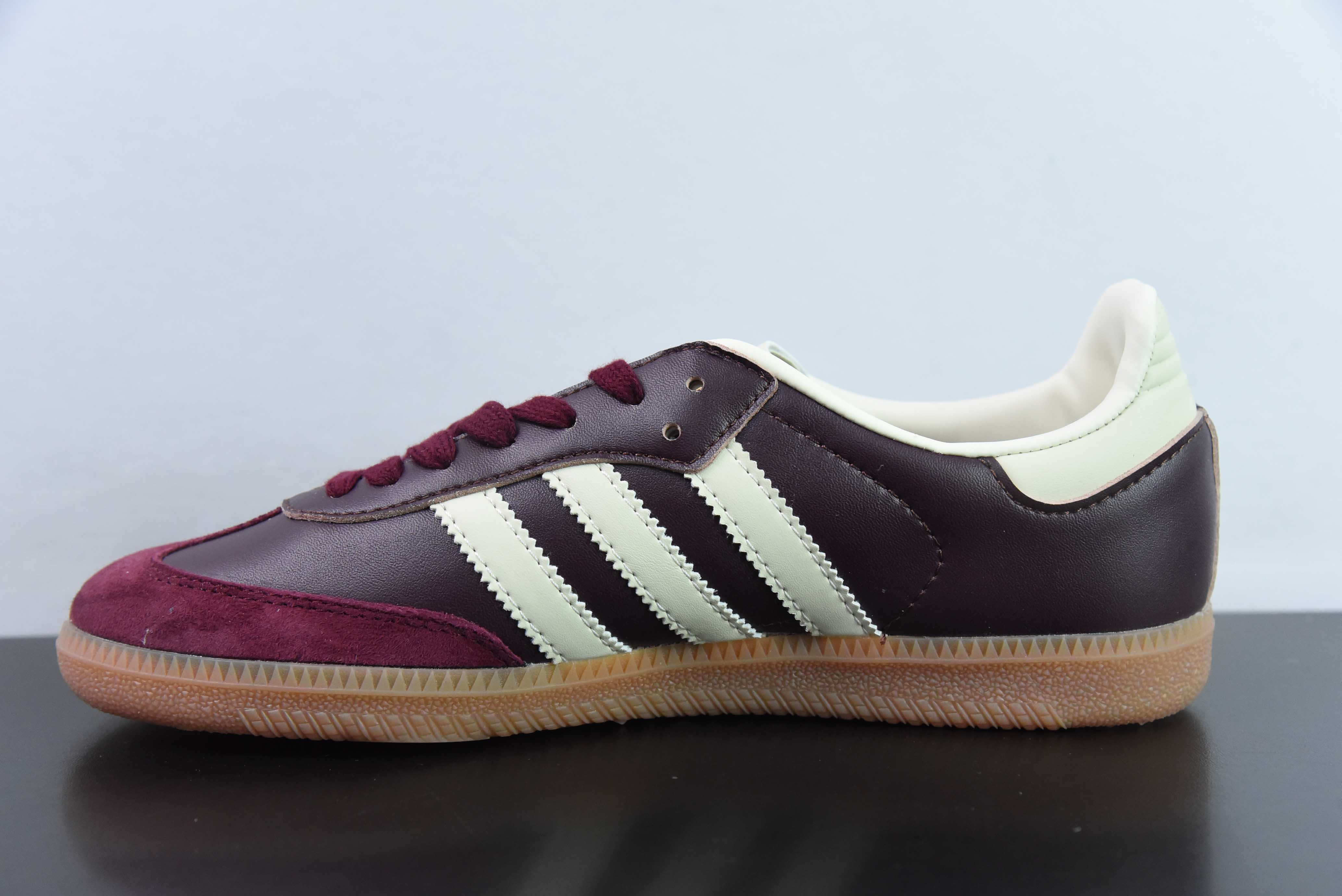 아디다스 오리지널스 삼바 OG 삼바 OG 삼바 시리즈 신사 독일 트레이닝 축구 스타일 로우탑 캐주얼 스니커즈 버건디 브라운 품목 번호: ID0477 사이즈: 35-45