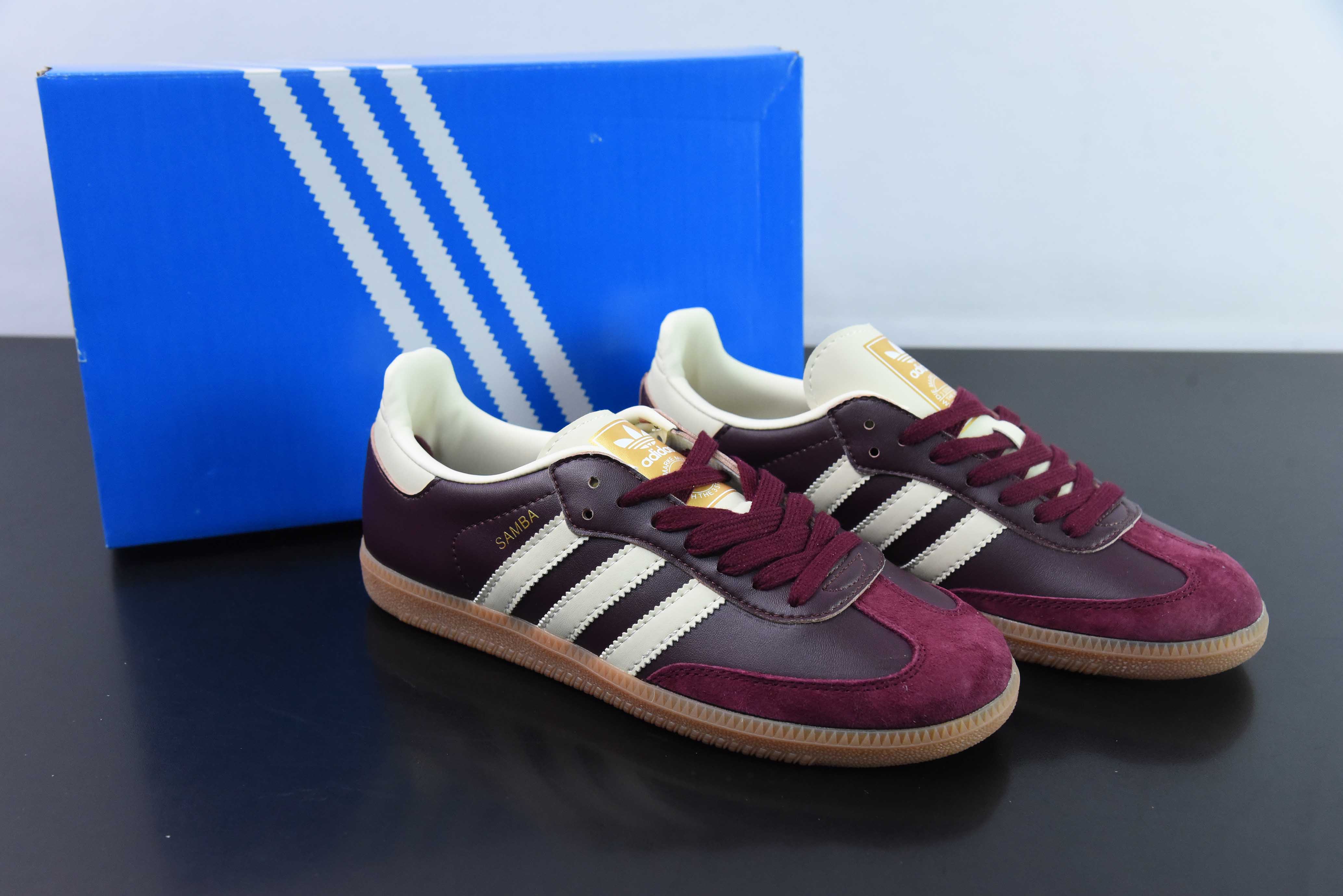 아디다스 오리지널스 삼바 OG 삼바 OG 삼바 시리즈 신사 독일 트레이닝 축구 스타일 로우탑 캐주얼 스니커즈 버건디 브라운 품목 번호: ID0477 사이즈: 35-45