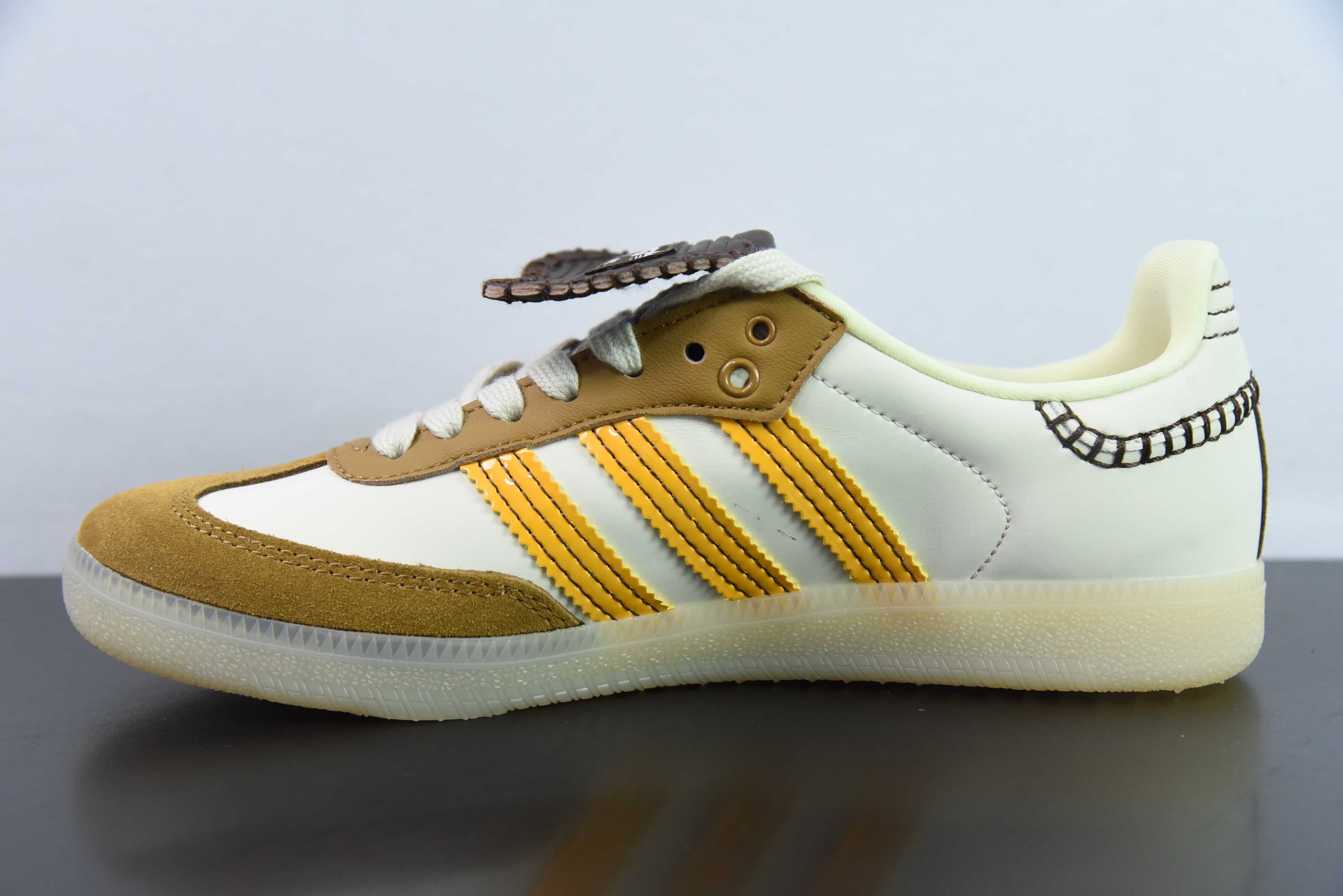 웨일즈 보너 x 아디 삼바 OG END 아디 샴록 캐주얼 스니커즈 아이템 번호: IG5888 사이즈: 35-45