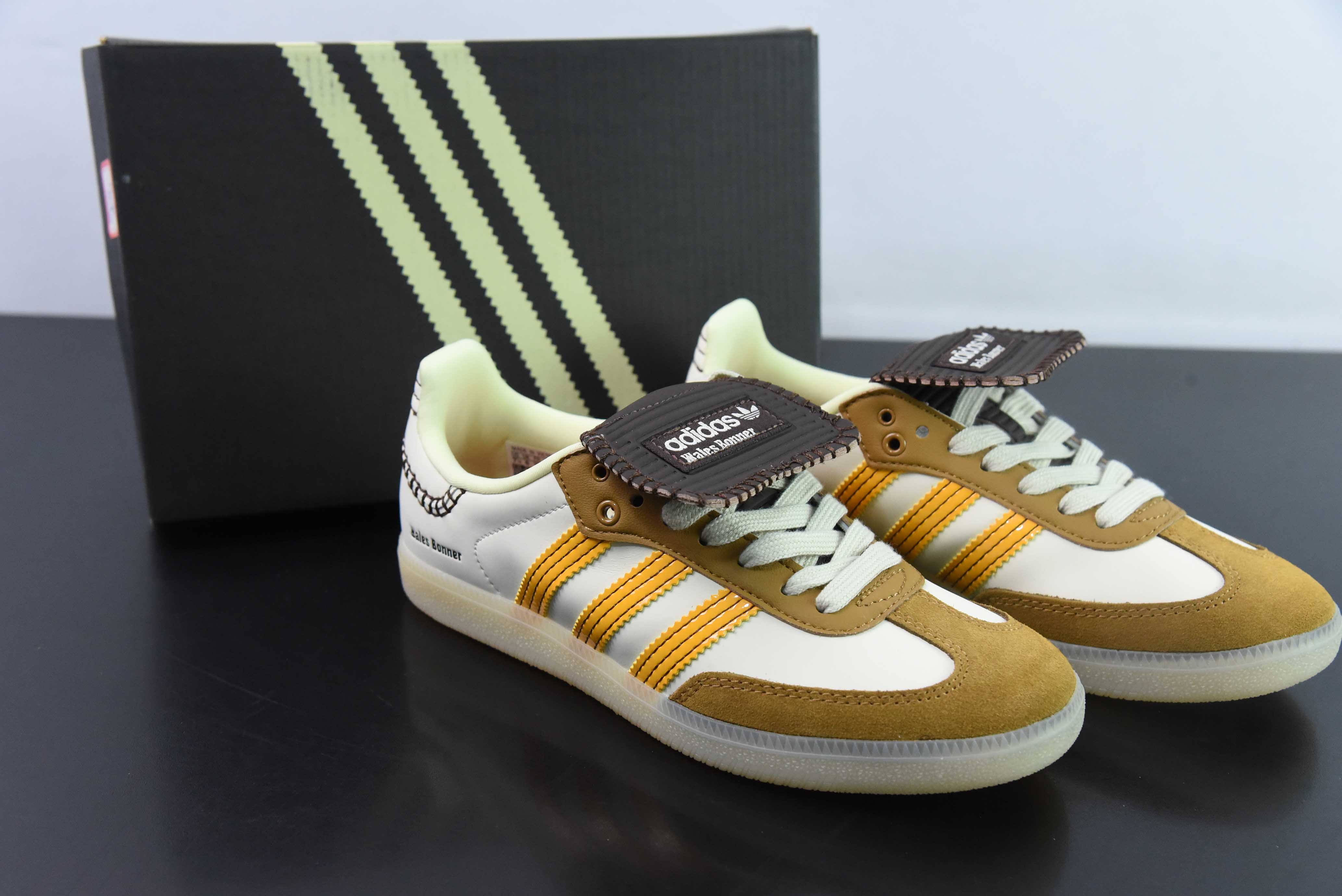 웨일즈 보너 x 아디 삼바 OG END 아디 샴록 캐주얼 스니커즈 아이템 번호: IG5888 사이즈: 35-45