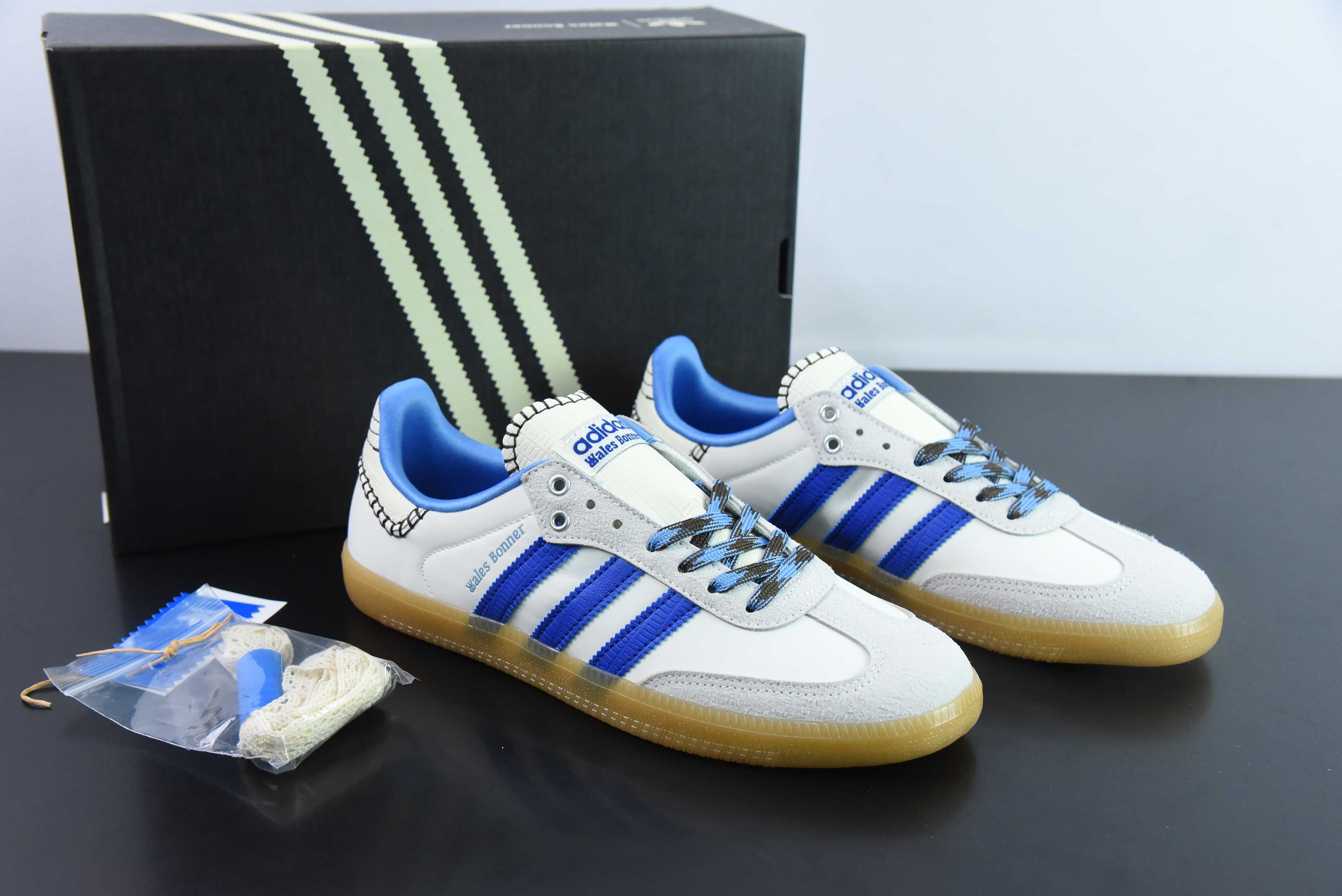 WB 공동 브랜드 베이지 블루 아디다스 클로버 IH7756 웨일즈 보너 x 아디다스 오리지널스 삼바 통기성과 논슬립 로우탑 보드쇼츠 사이즈: 36-45 하프 사이즈