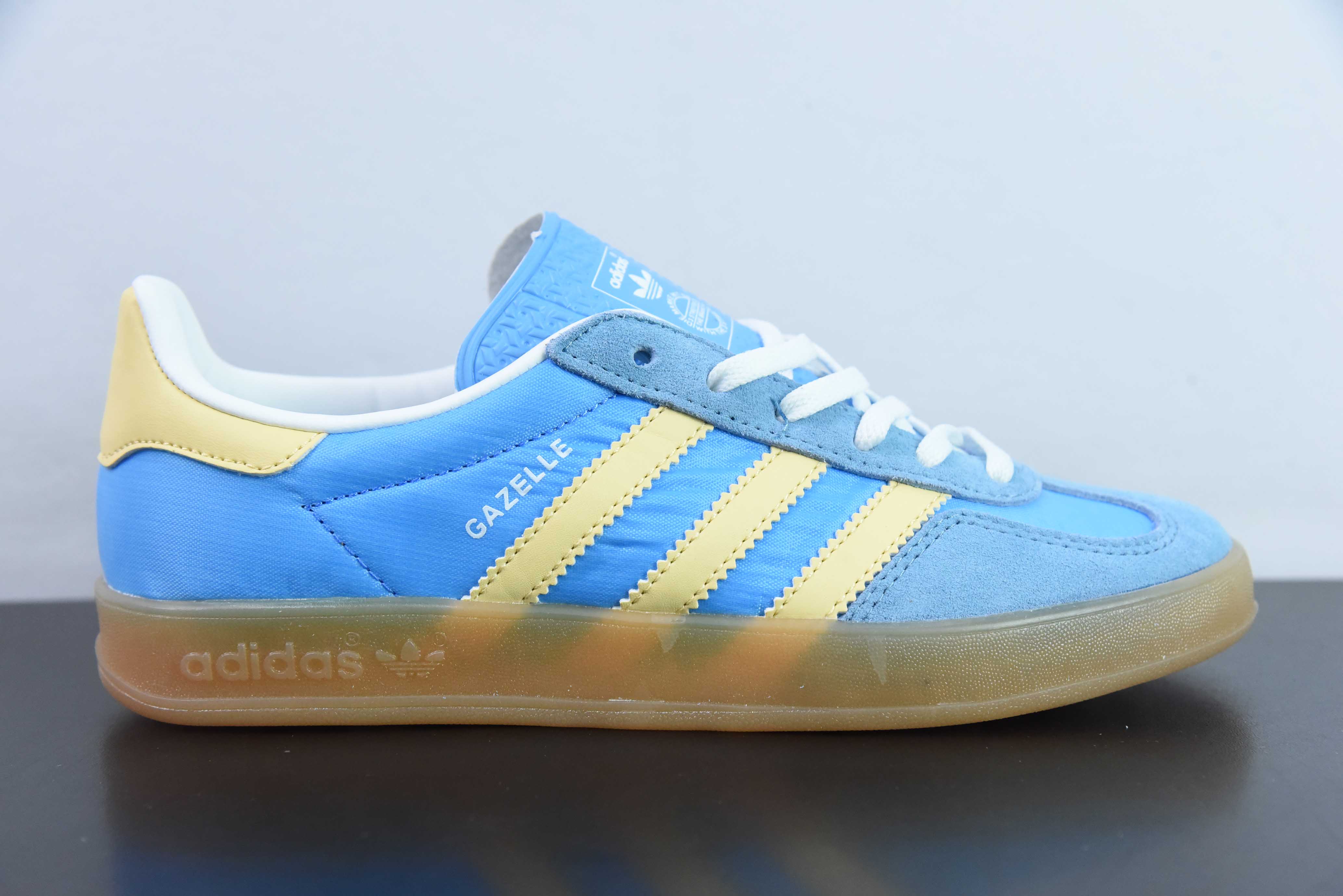 아디다스 오리지널스 가젤 실내 클로버 레트로 캐주얼 미끄럼 방지 내마모성 로우탑 보드 슈즈 아이템: IE2960 사이즈: 36-45