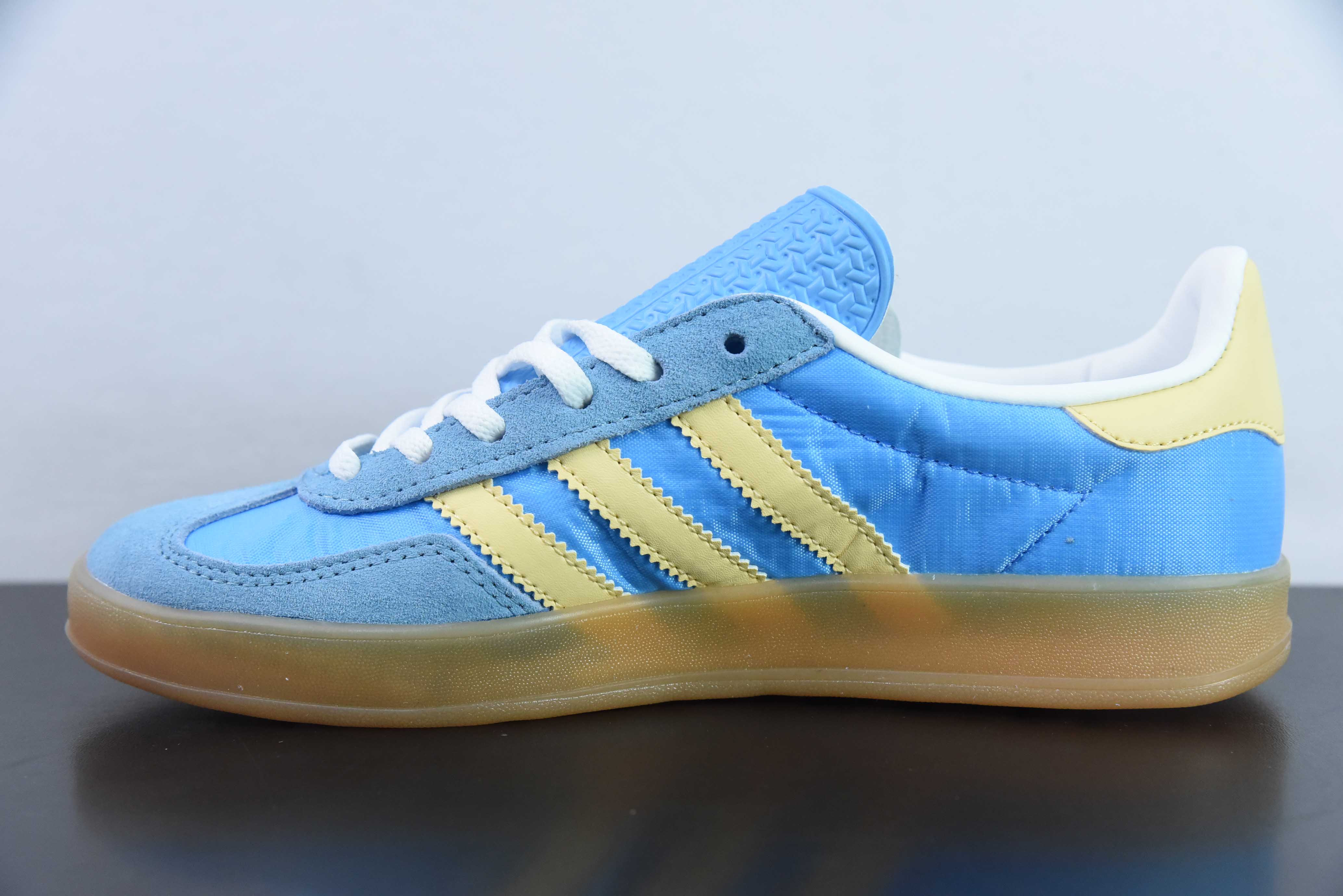 아디다스 오리지널스 가젤 실내 클로버 레트로 캐주얼 미끄럼 방지 내마모성 로우탑 보드 슈즈 아이템: IE2960 사이즈: 36-45