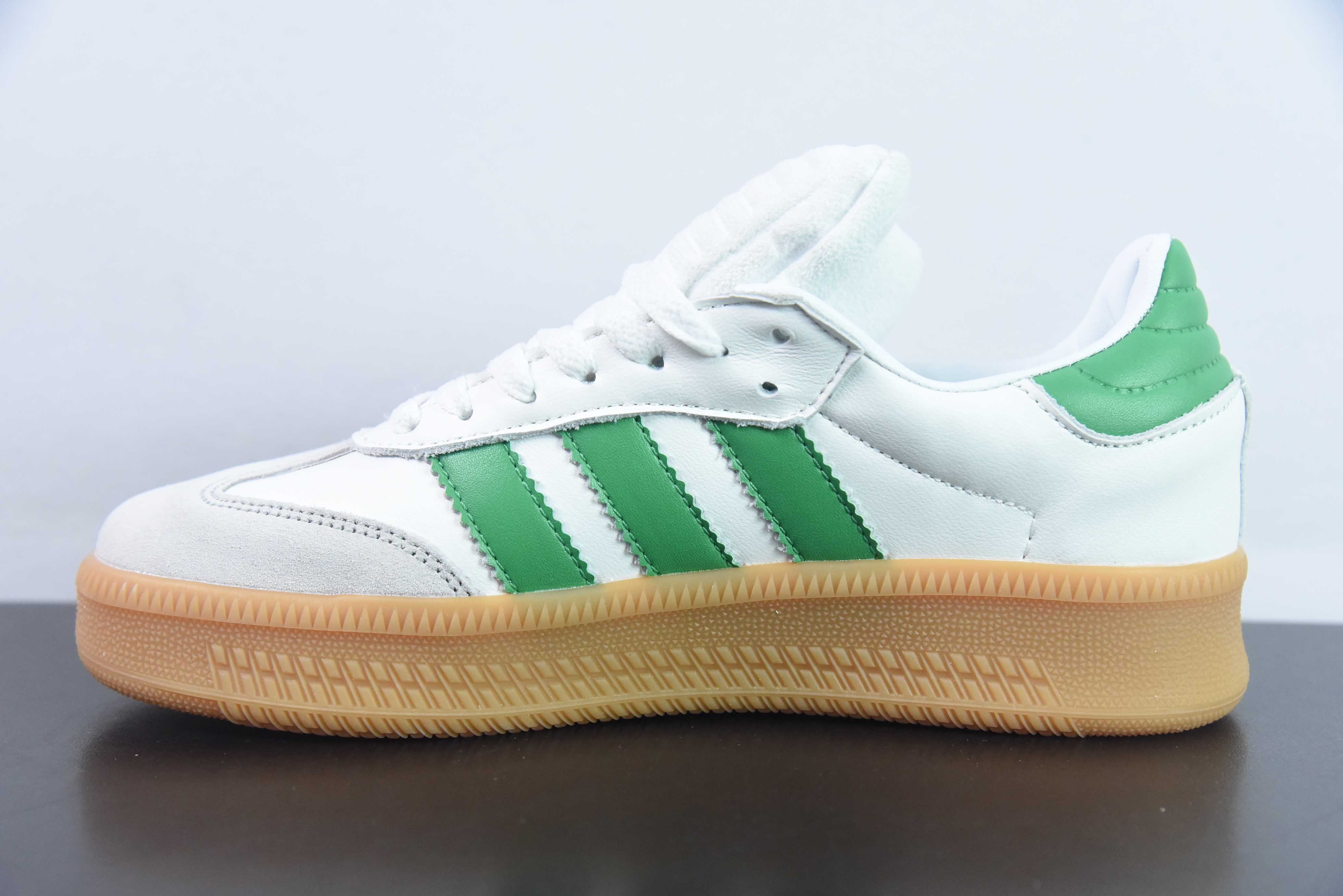 삼바 XLG 화이트 블랙   검삼바 댄스 증가 독일 훈련 바람 백 매치 머핀 캐주얼 스포츠 신발 시리즈의 두꺼운 바닥 버전 항목 번호 : IE1375 크기 : 36-45