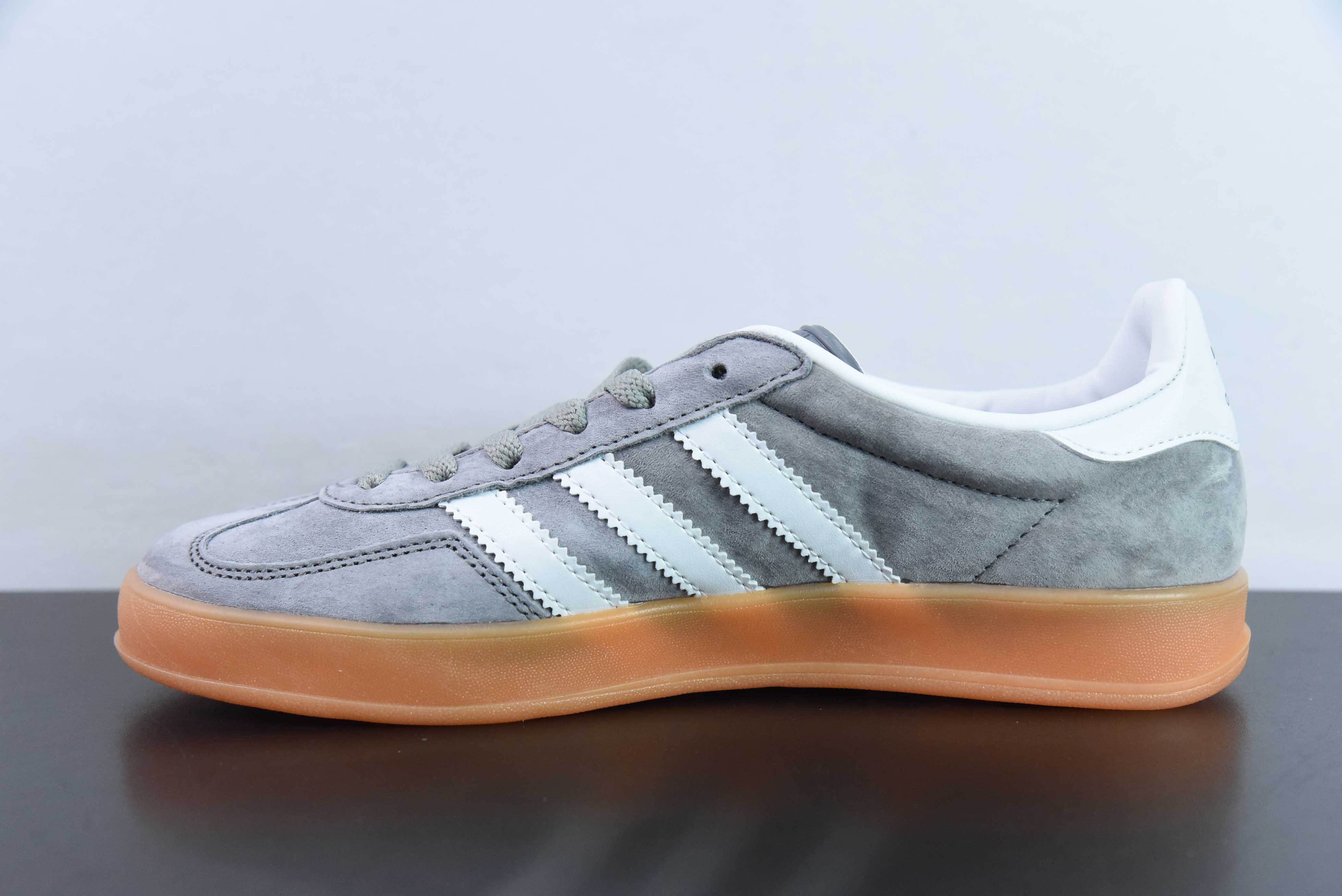 아디다스 오리지널스 가젤 인도어 클로버 레트로 캐주얼 논슬립 내마모 로우탑 보드숏 아이템: ID0978 사이즈: 36-45