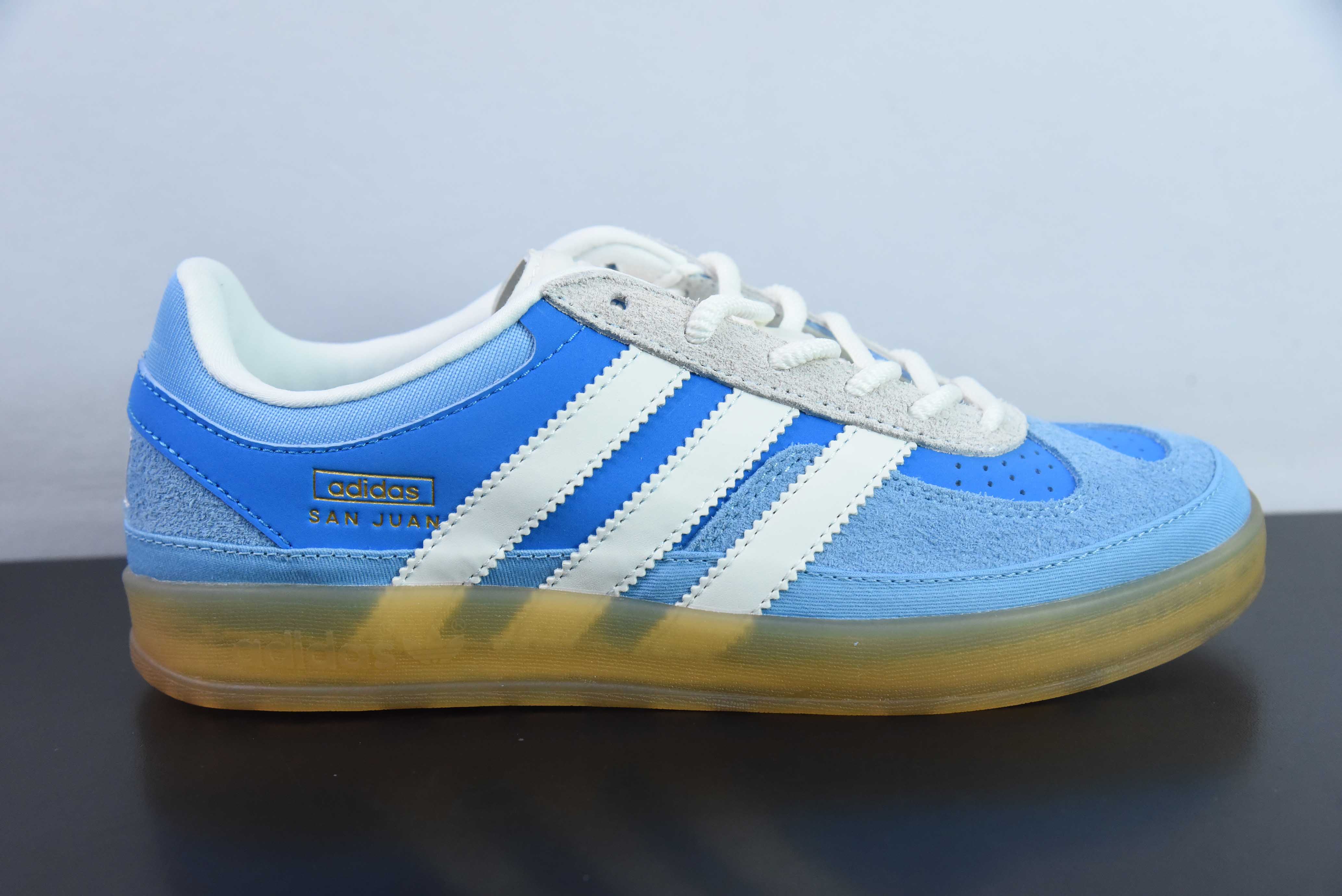 배드버니 X 아디다스 오리지널스 가젤 인도어 조인트 시리즈 상품 번호: IF9734 사이즈: 35-45