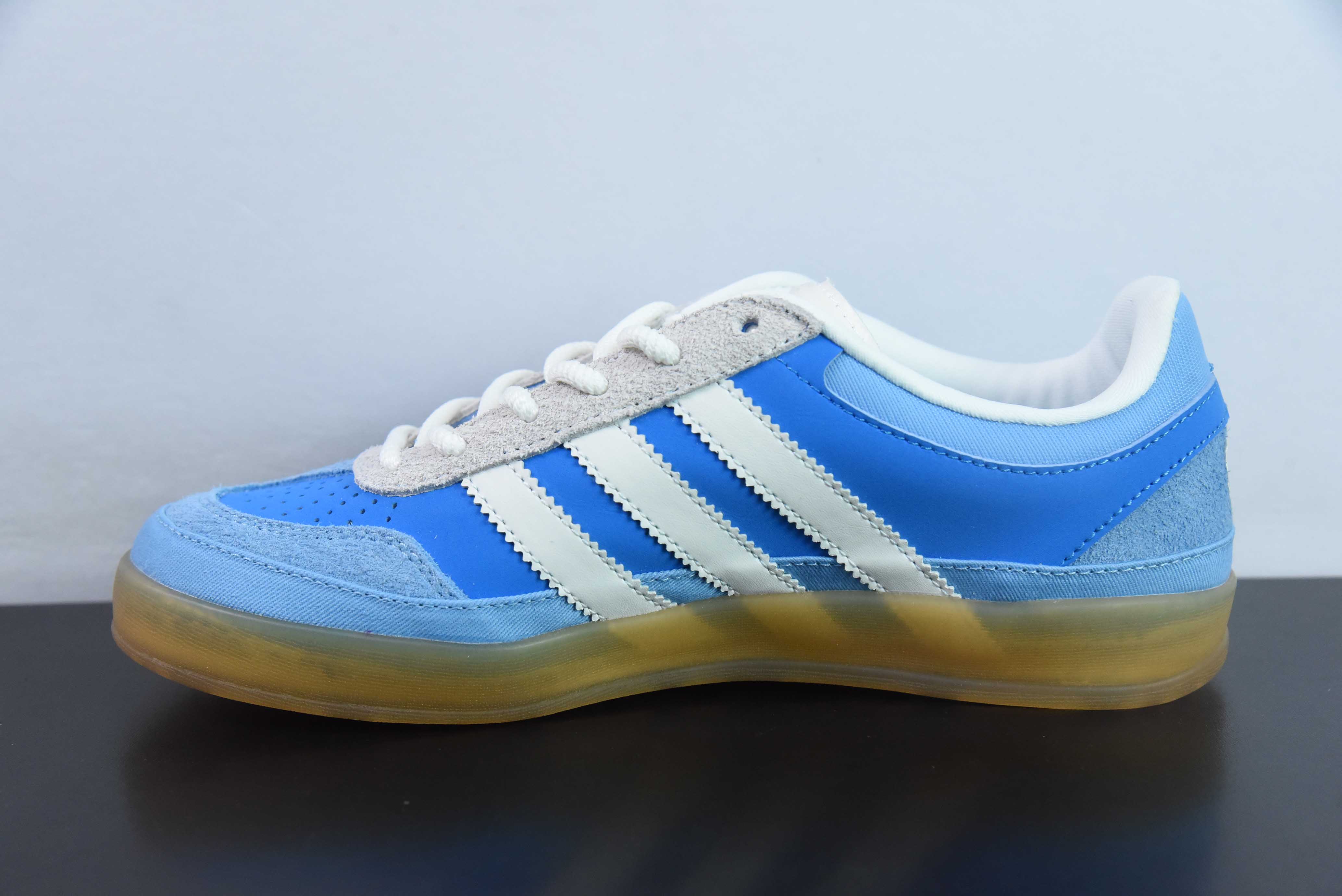 배드버니 X 아디다스 오리지널스 가젤 인도어 조인트 시리즈 상품 번호: IF9734 사이즈: 35-45