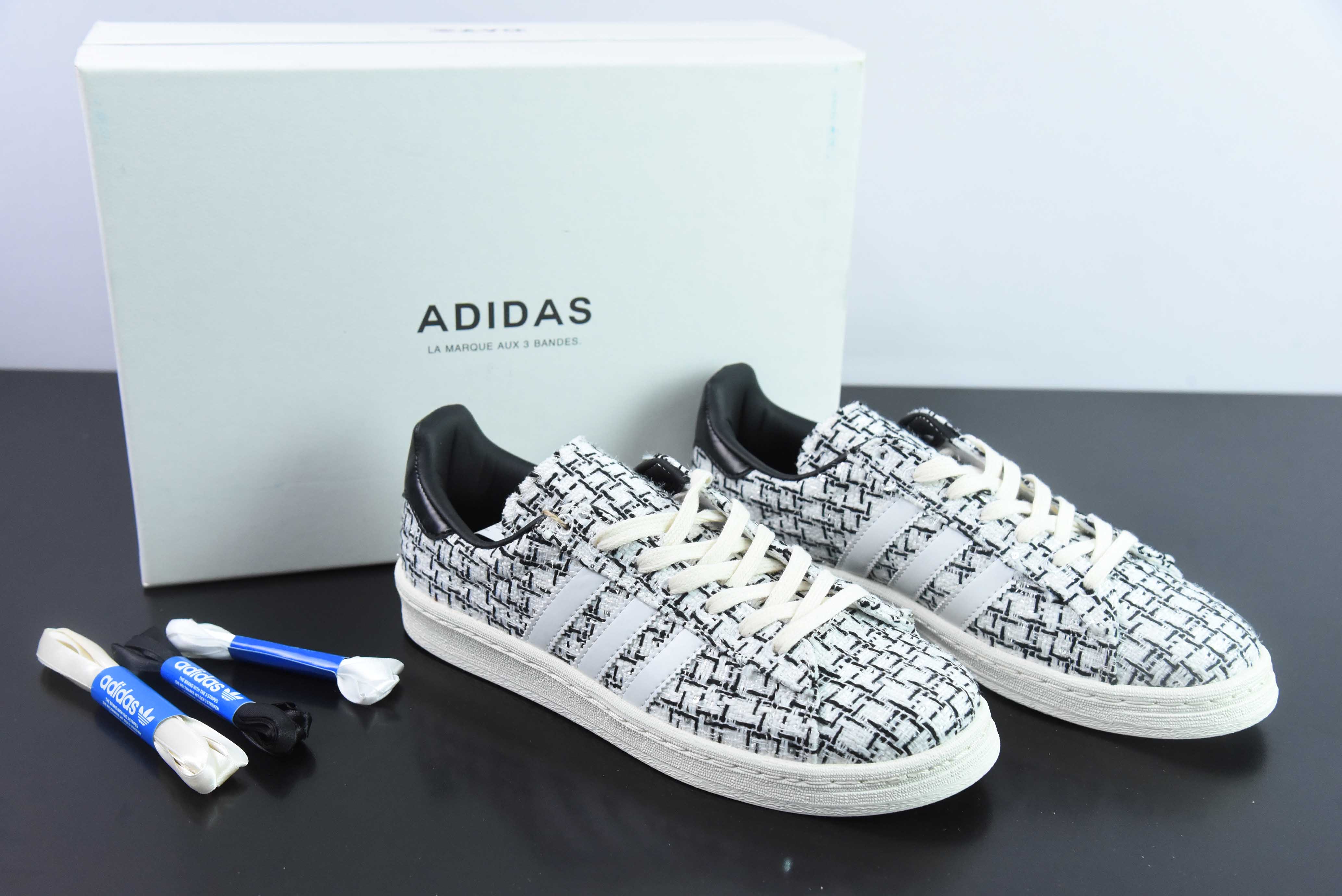 인빈서블? x 데이즈 x 아디다스 오리지널스 캠퍼스80S 공동 브랜드 레트로 스몰 향수 스타일 내마모성 통기성 로우탑 보드숏 아이템 번호: H 사이즈: 36-45