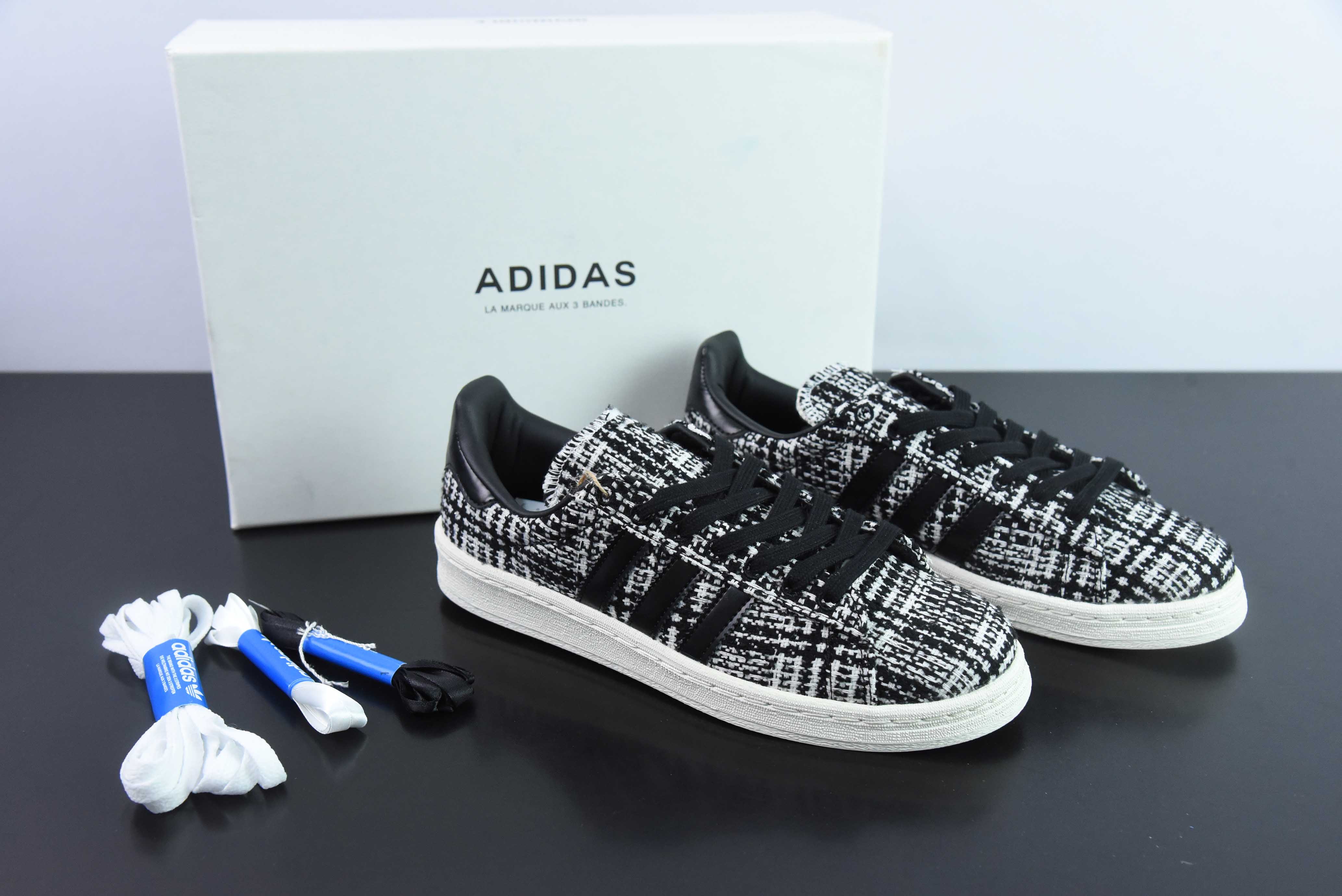 인빈서블? x 데이즈 x 아디다스 오리지널스 캠퍼스80S 공동 브랜드 레트로 리틀 향수 내구성 통기성 로우탑 보드숏 아이템 번호: H 사이즈: 36-45