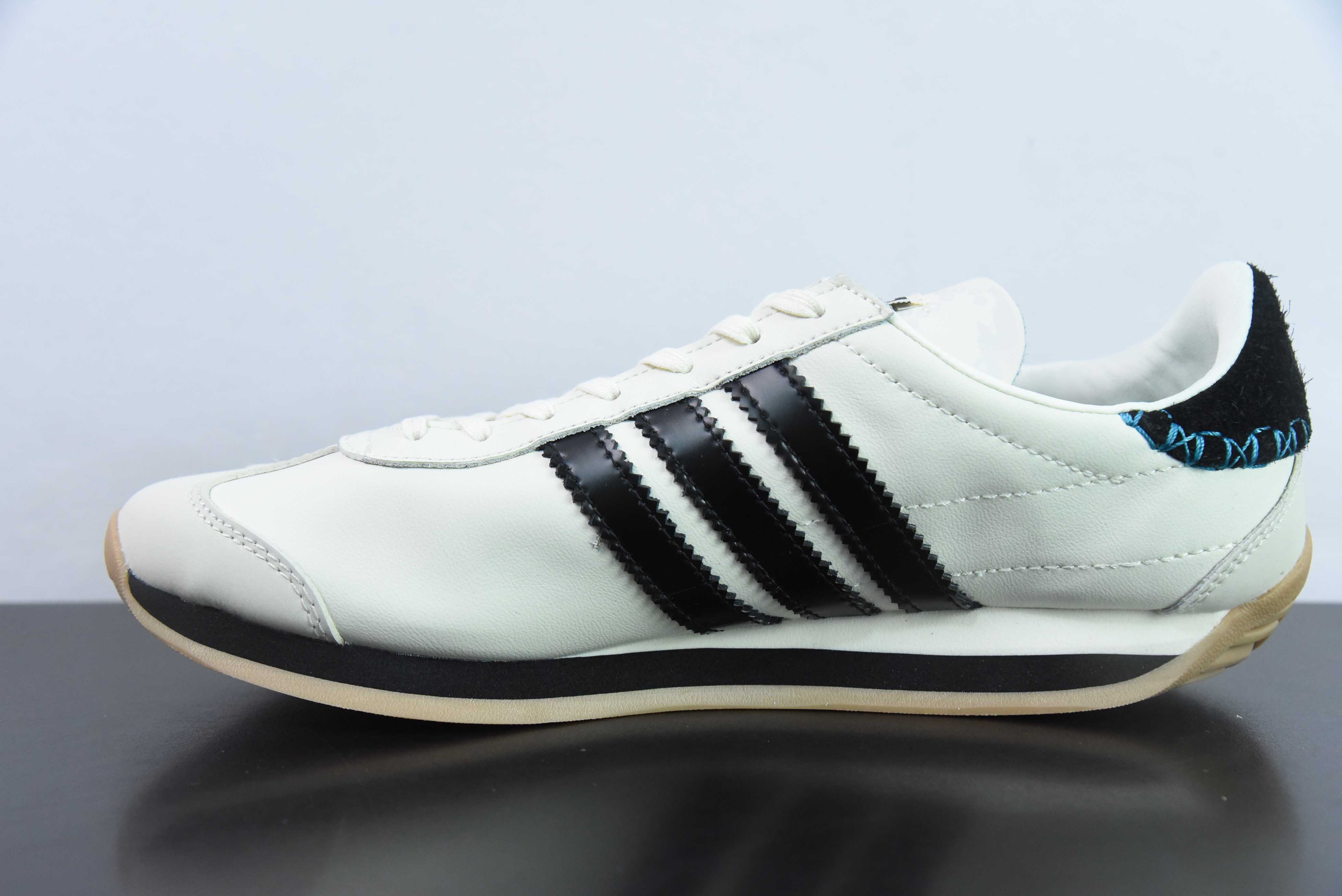 웨일즈 보너 x 애드 오리지널스 컨트리 아이템 번호: ID1142 공동 브랜드 아디 패션 캐주얼 스니커즈 사이즈: 36-45