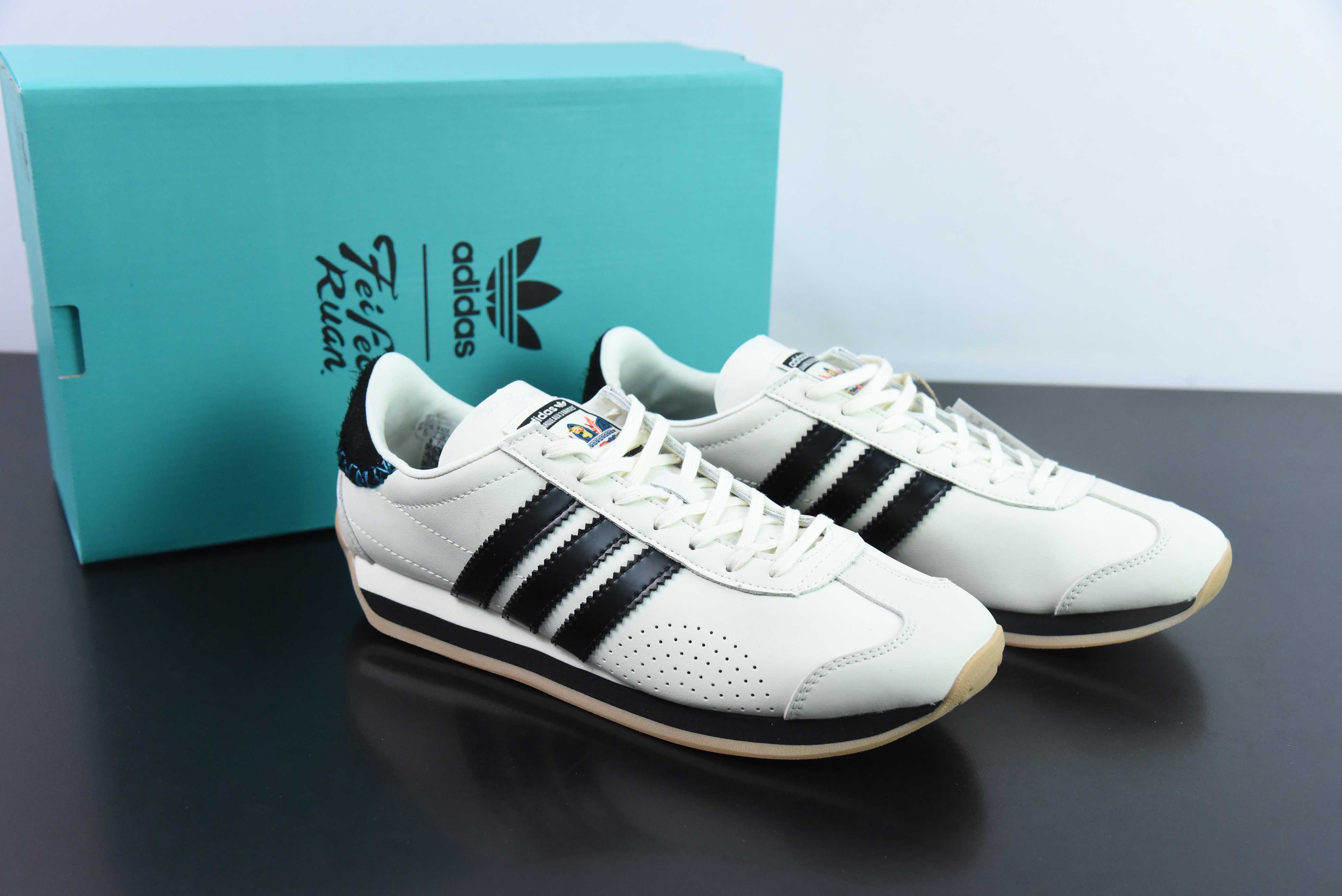 웨일즈 보너 x 애드 오리지널스 컨트리 아이템 번호: ID1142 공동 브랜드 아디 패션 캐주얼 스니커즈 사이즈: 36-45