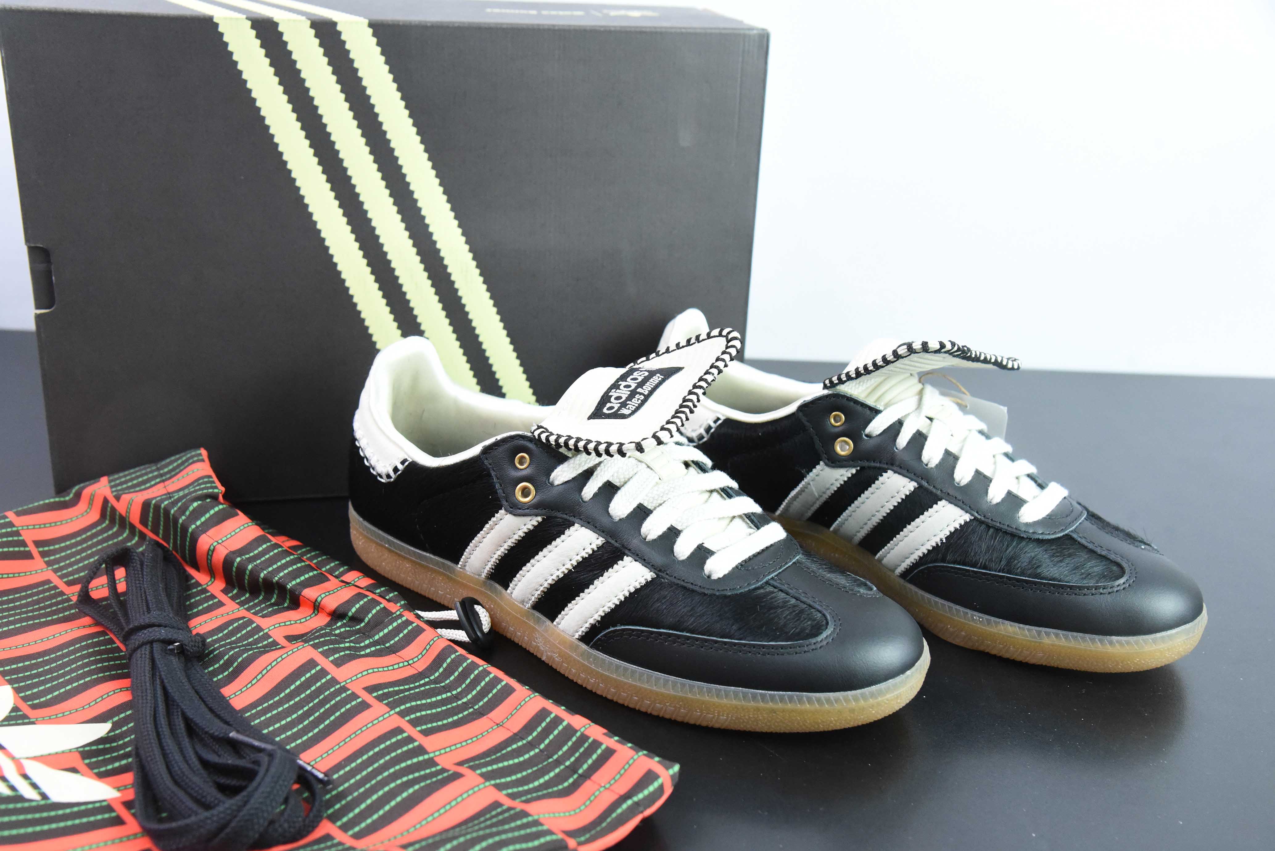 AD 오리지널 WB 삼바 누벅 레트로 클래식 경량 보드숏 아이템 번호: IE0580 사이즈: 35-46