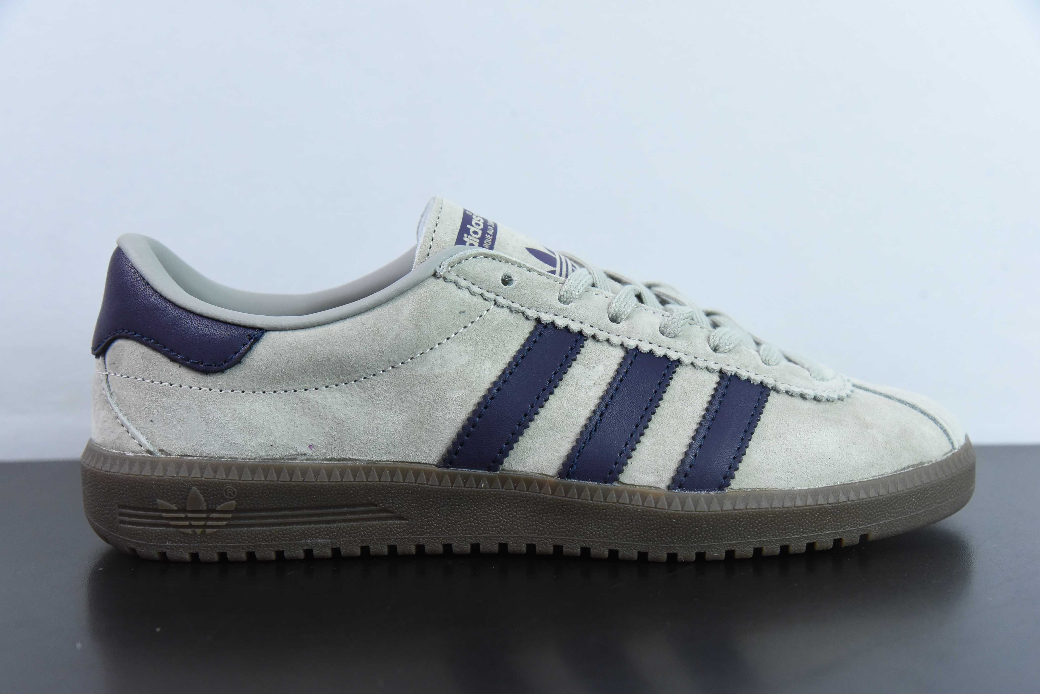 아디다스 오리지널스 버뮤다 스웨이드 논슬립 내마모 경량 로우탑 보드숏 아이템 번호: JI4280 사이즈: 36-45