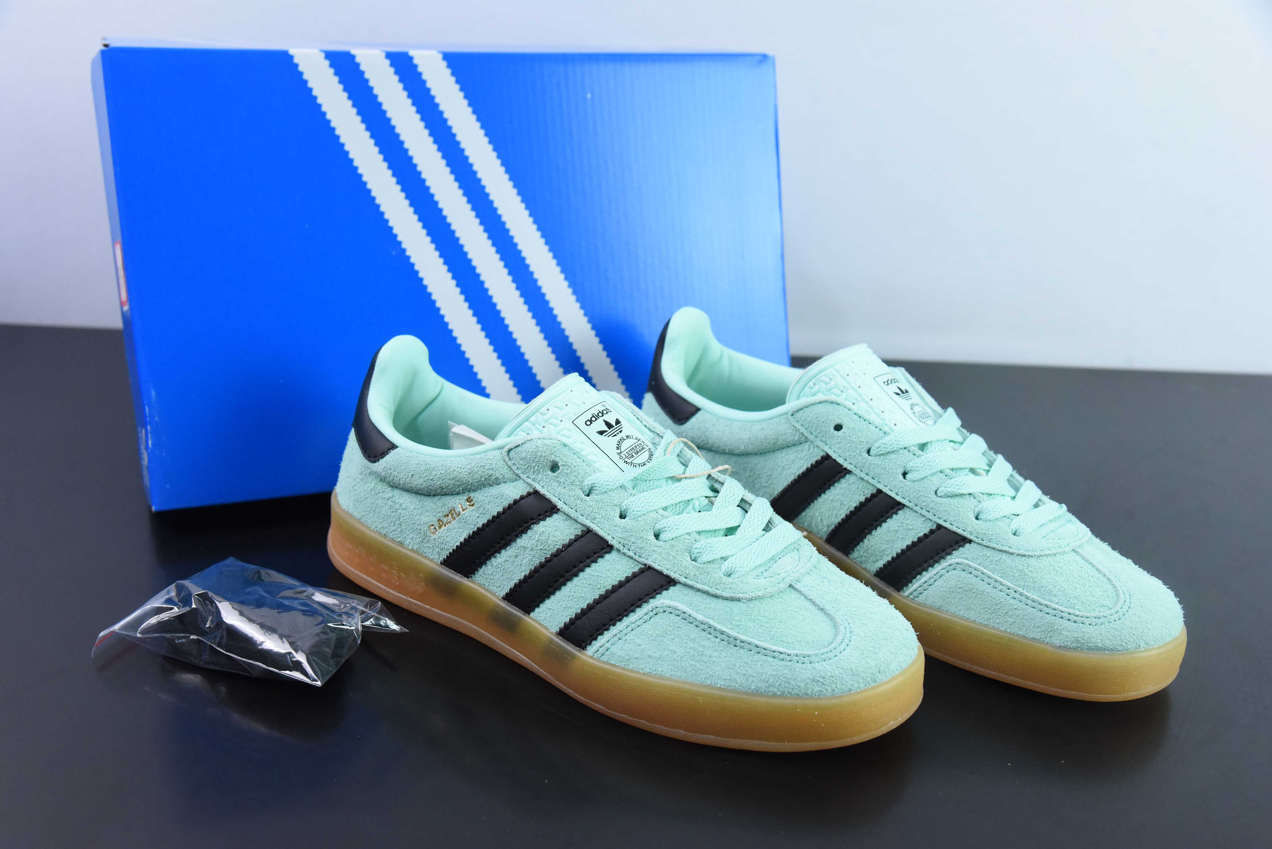 아디다스 오리지널스 삼바 OG 블랙 앤 그린 클로버 삼바 더비 슈즈 아이템 번호: IH7488 사이즈: 36-45