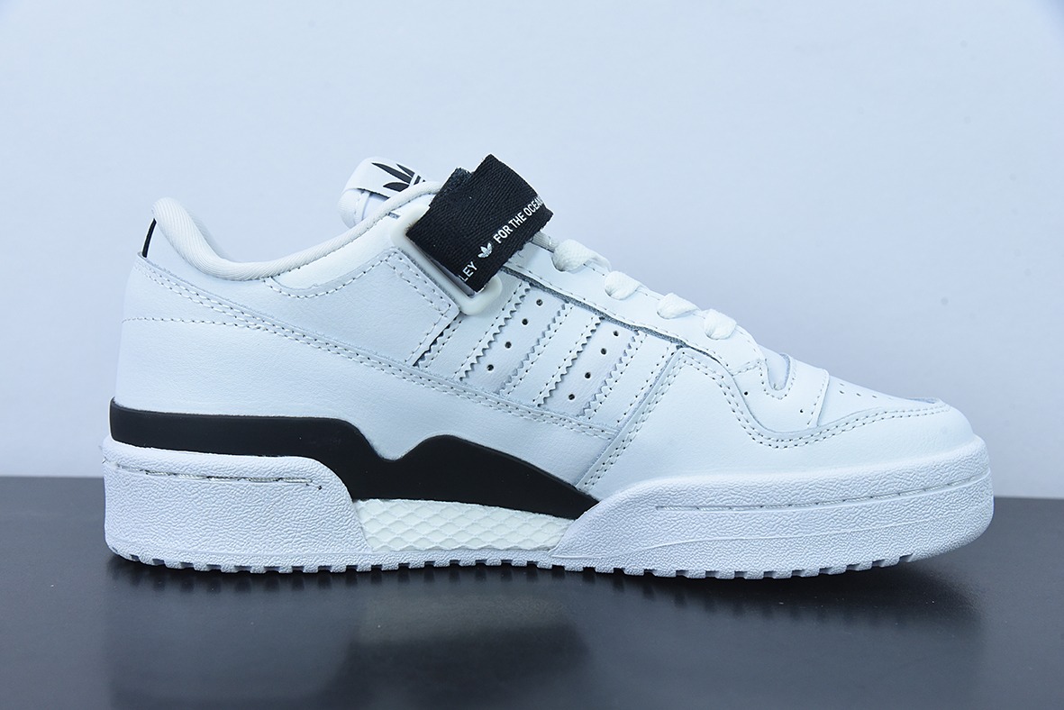 아디다스 오리지널스 포럼 84 낮은 흰색과 검은색 줄무늬 공동 브랜드 모델 졸업 시즌 자이언트 제품 번호 GV7613 사이즈: 36-45