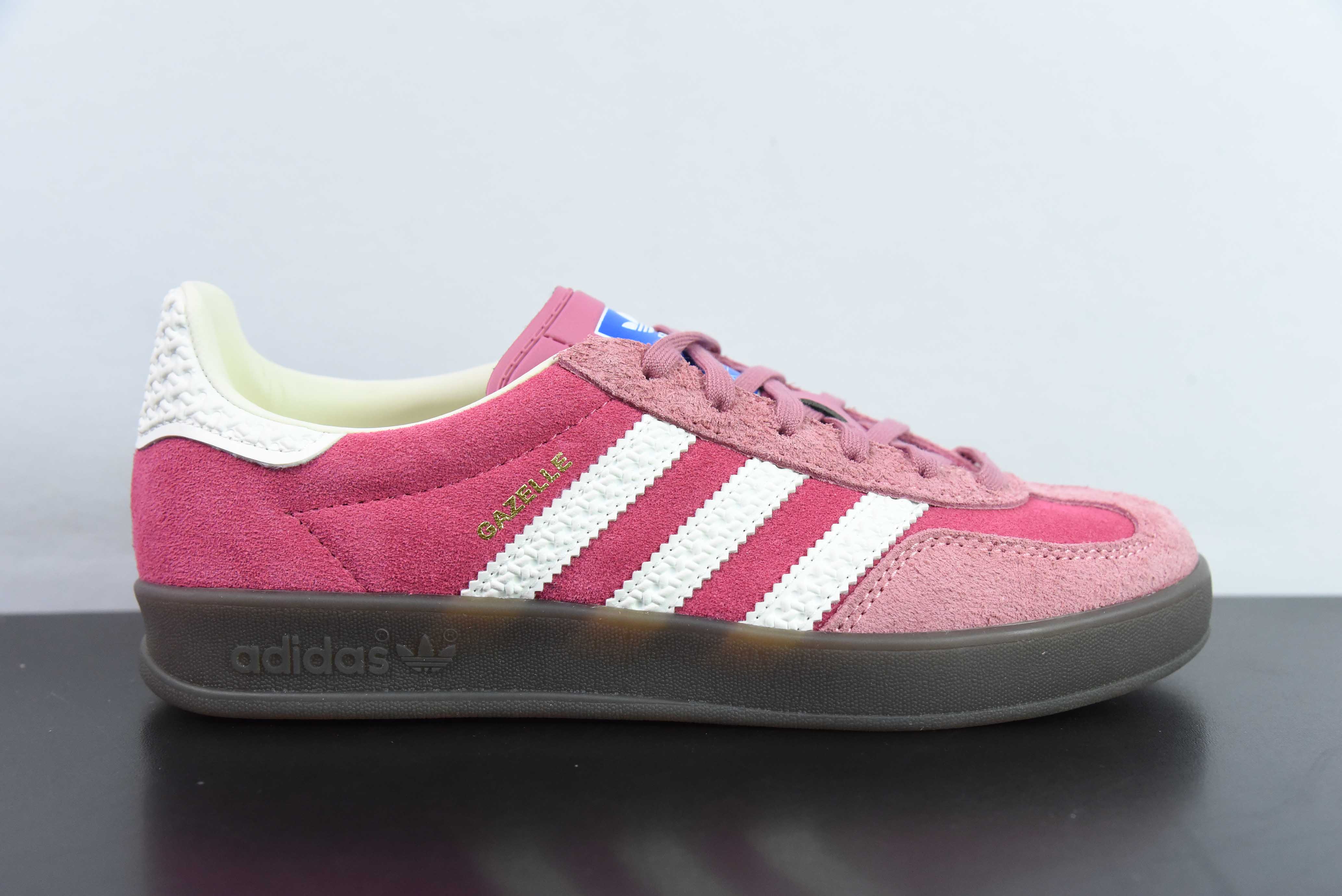 AD 가젤 실내 트레이너 레트로 백 백 매칭 캐주얼 스포츠 독일 트레이닝 스타일 보드 슈즈 스트로베리 베어의 올바른 버전 아이템 번호: IF1809 사이즈: 36-39