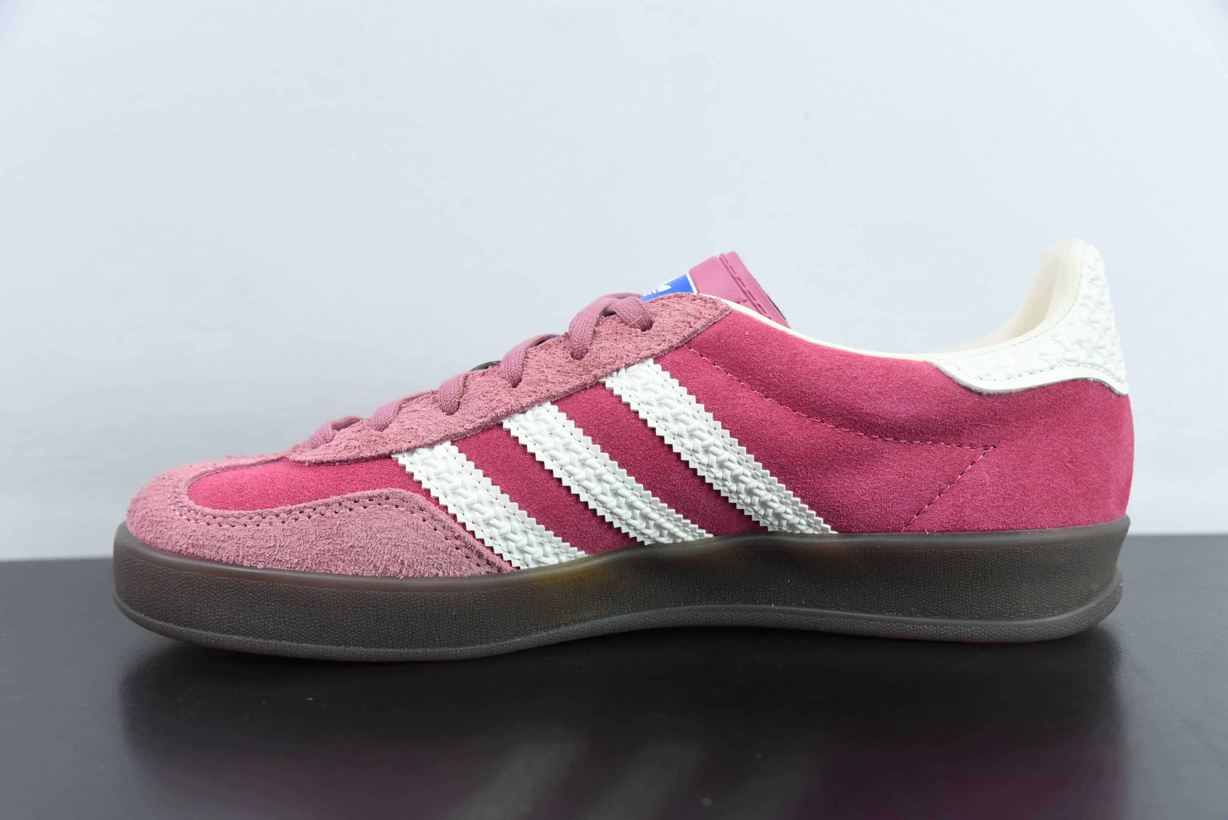 AD 가젤 실내 트레이너 레트로 백 백 매칭 캐주얼 스포츠 독일 트레이닝 스타일 보드 슈즈 스트로베리 베어의 올바른 버전 아이템 번호: IF1809 사이즈: 36-39