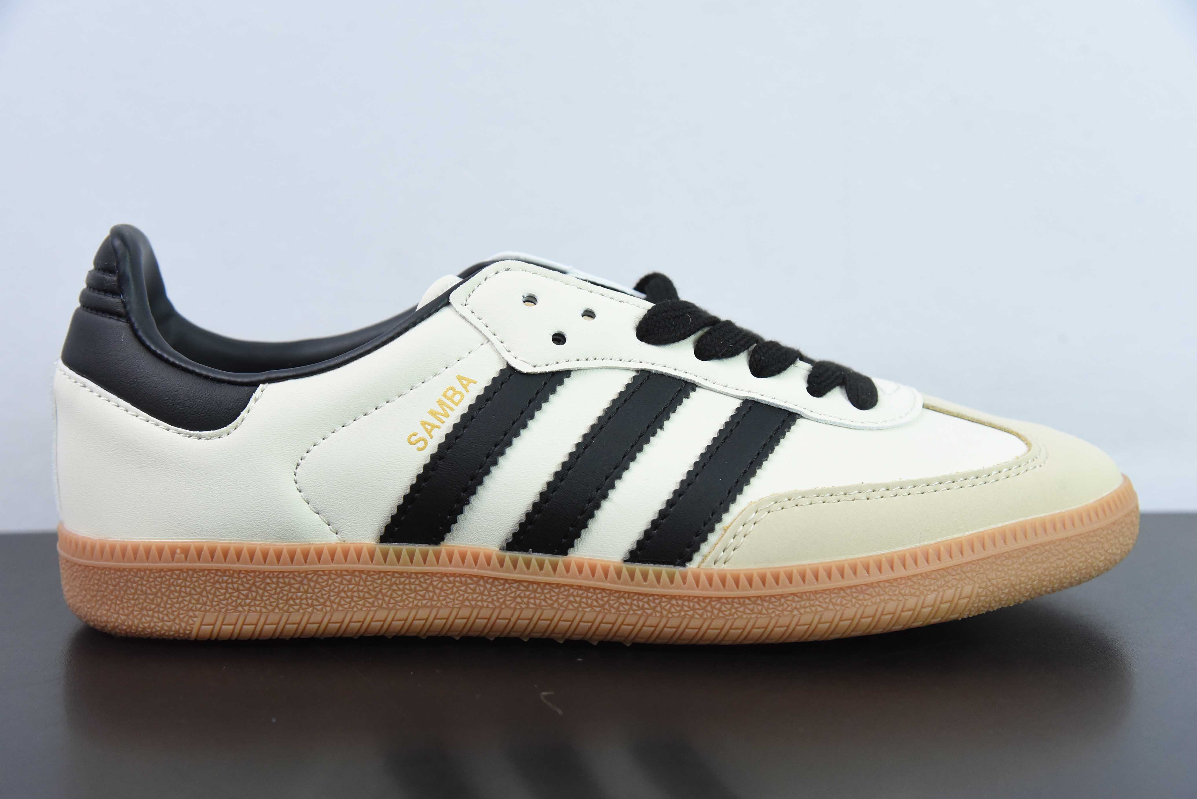 아디다스 오리지널스 삼바 OG 삼바 OG 삼바 시리즈 신사 독일 트레이닝 축구 스타일 로우탑 캐주얼 트레이너 가죽 밀크 화이트 블랙 러버 솔 ID0478 사이즈: 36-45