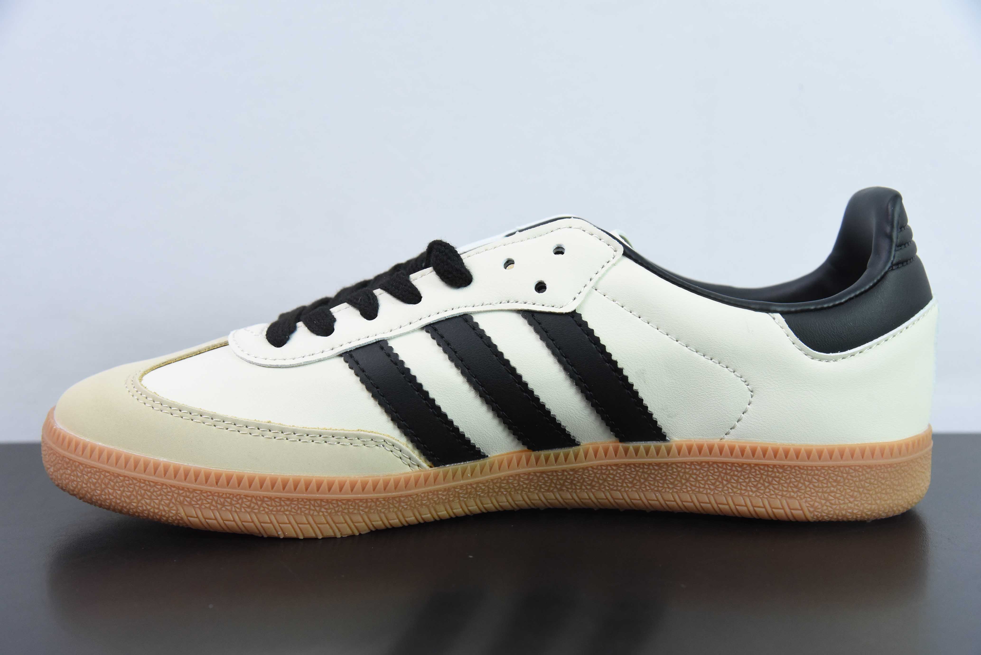 아디다스 오리지널스 삼바 OG 삼바 OG 삼바 시리즈 신사 독일 트레이닝 축구 스타일 로우탑 캐주얼 트레이너 가죽 밀크 화이트 블랙 러버 솔 ID0478 사이즈: 36-45