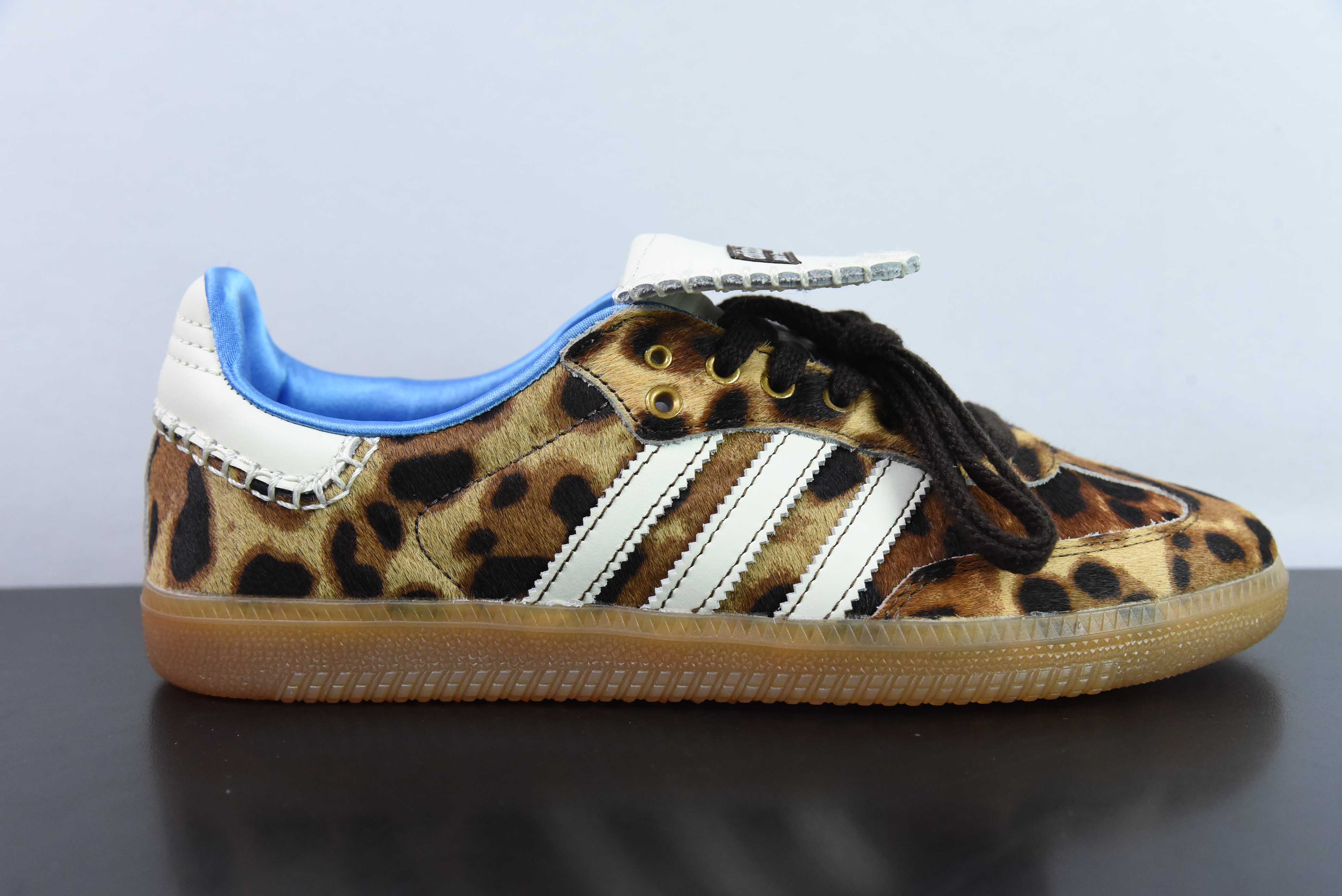 웨일즈 보너 x AD 아디 삼바 포니 토널 삼바 공동 브랜드 로우탑 캐주얼 스니커즈 아이템 번호: IE0578 사이즈: 36-45