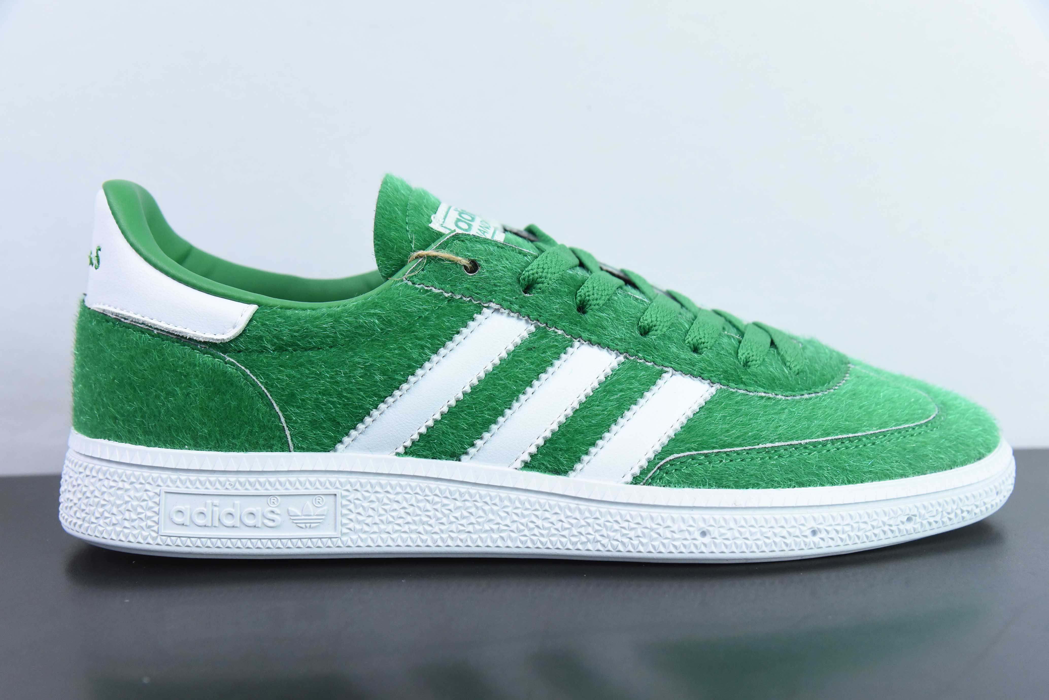 아디다스 핸드볼 스페시알 샴록 핸드볼 스페셜 에디션 성 패트릭 데이 공동 브랜드 아이템: IH9982 사이즈: 36-45