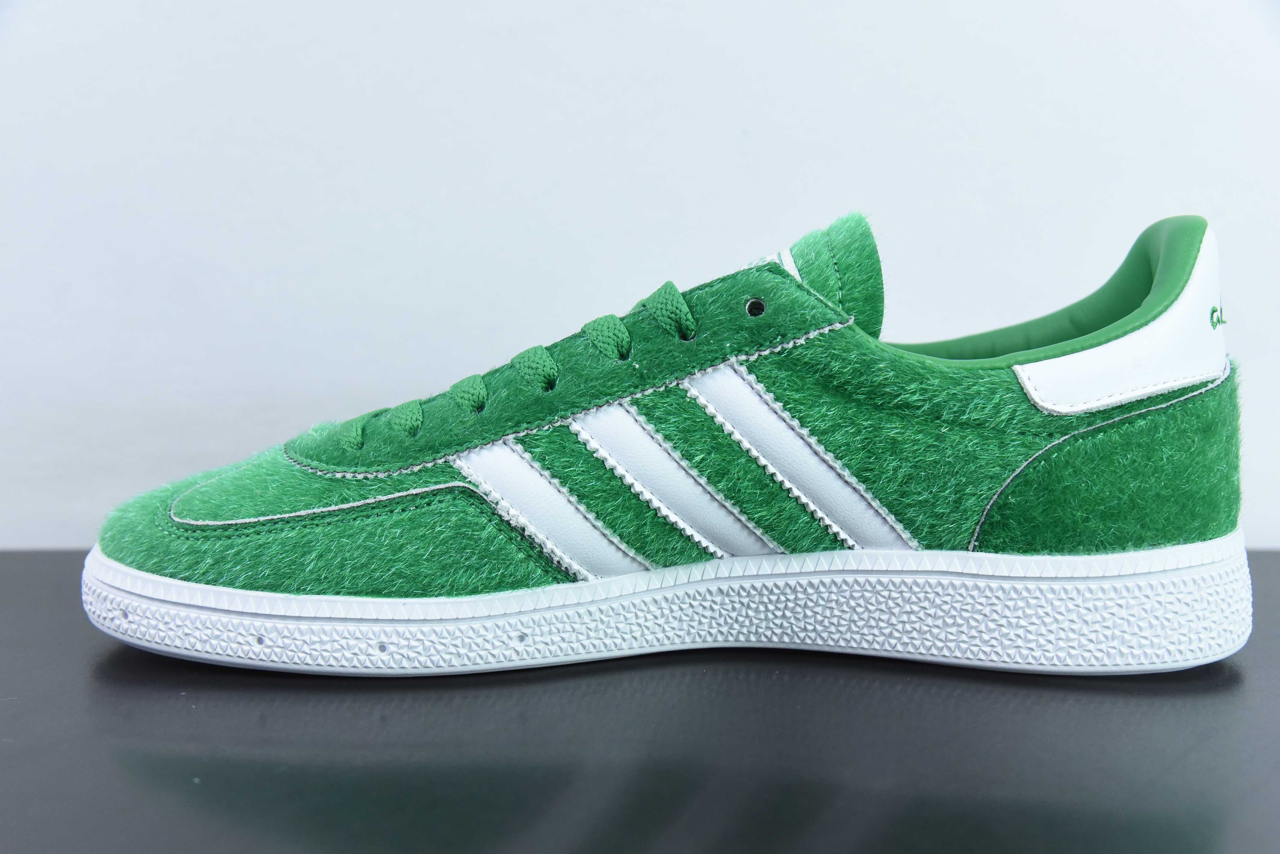 아디다스 핸드볼 스페시알 샴록 핸드볼 스페셜 에디션 성 패트릭 데이 공동 브랜드 아이템: IH9982 사이즈: 36-45