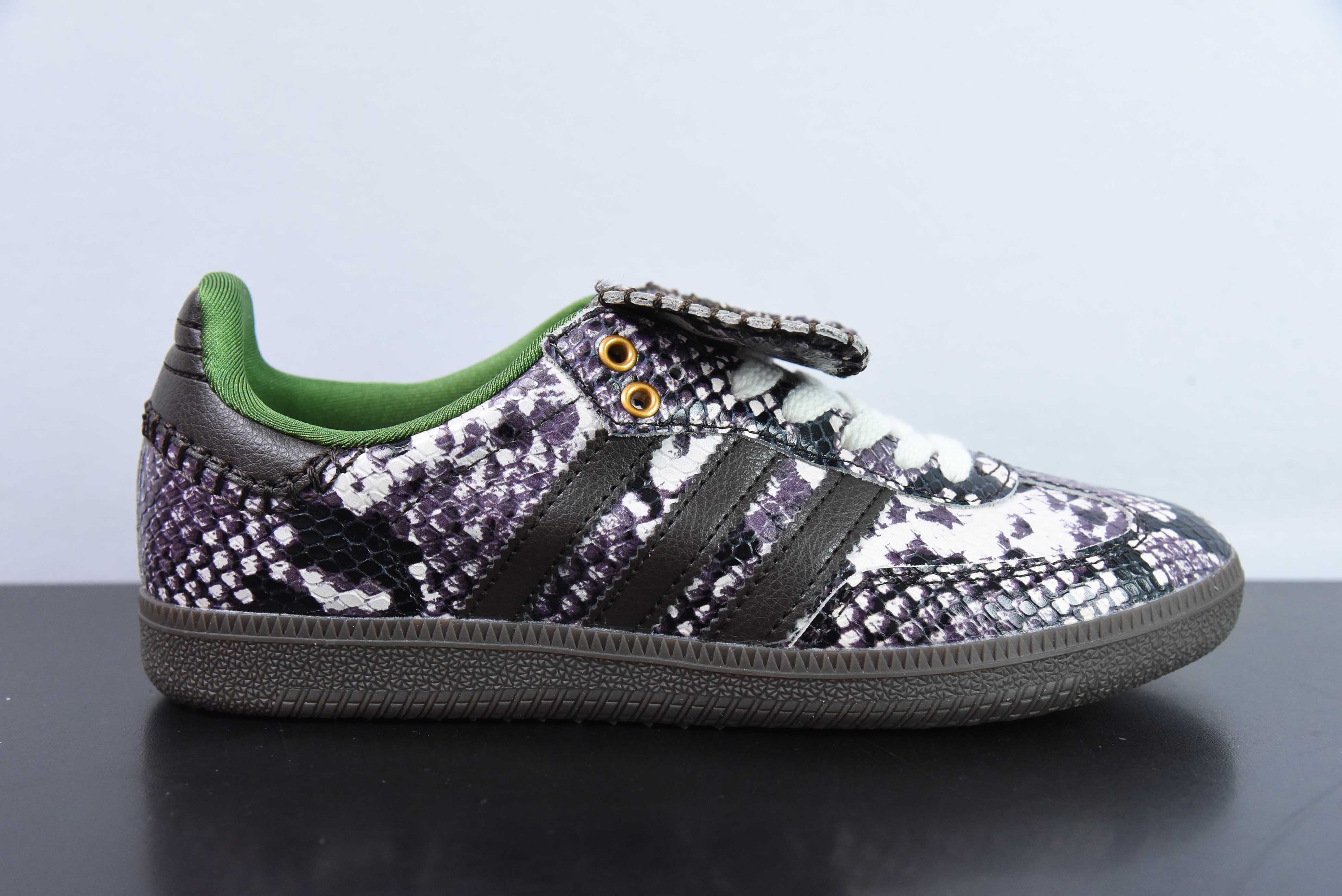 웨일즈 보너 x AD 오리지널스 삼바 블랙 그린 퍼플 스네이크 프린트 공동 브랜드 라운드 토 클로버 삼바 스니커즈 아이템 번호: IH3262 사이즈: 35-45